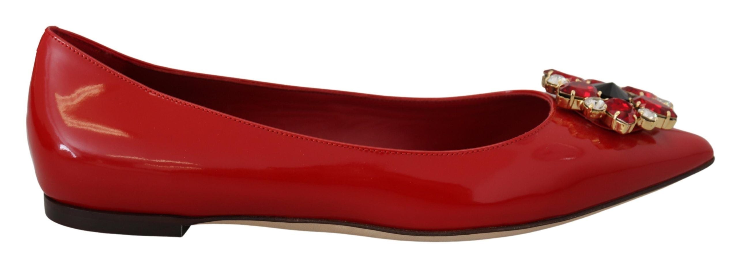 Mocassins Dolce & Gabbana en daim rouge et cristaux : une élégance exquise