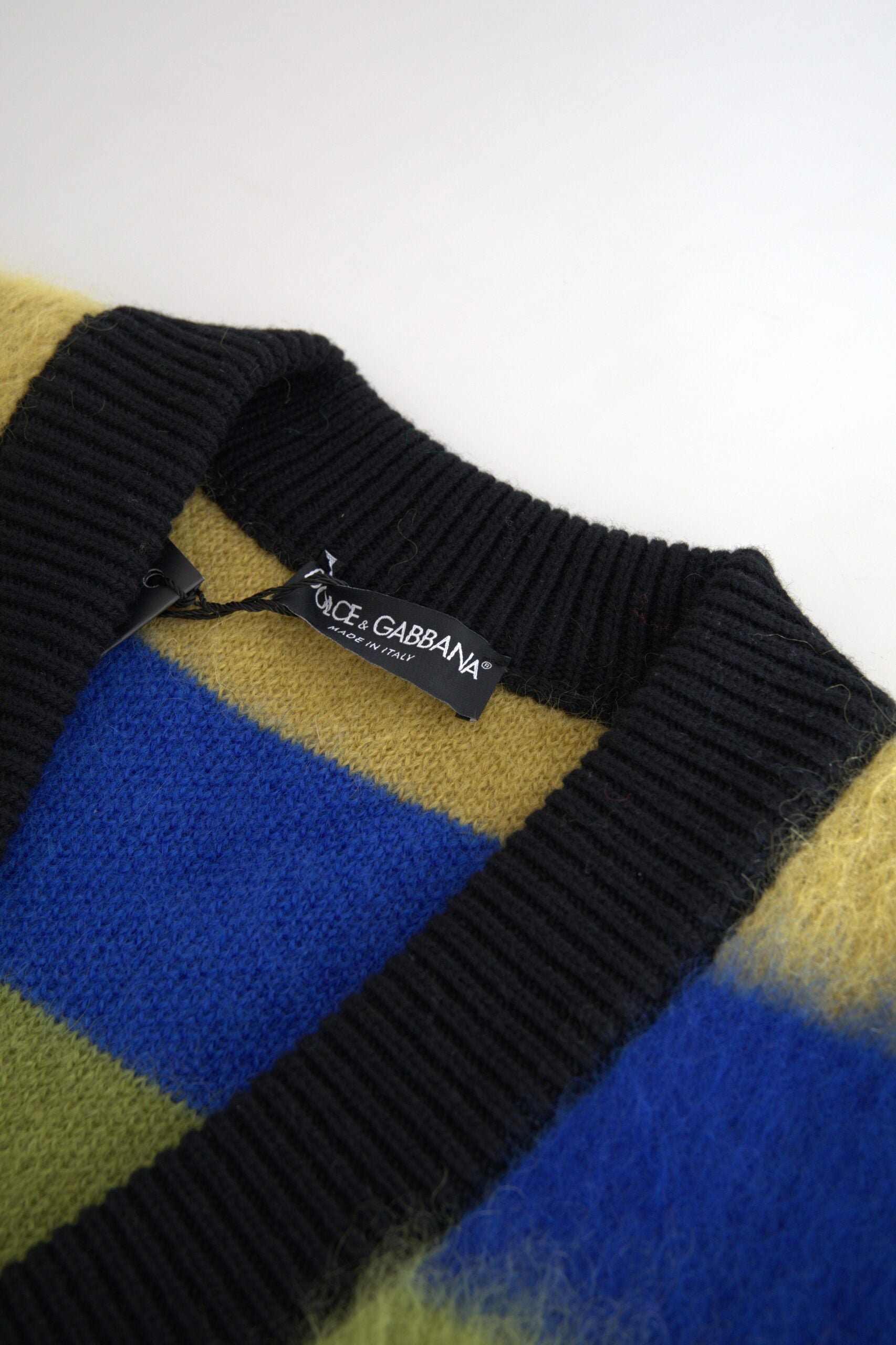 Dolce & Gabbana – Mehrfarbiger Luxus-Pullover mit V-Ausschnitt