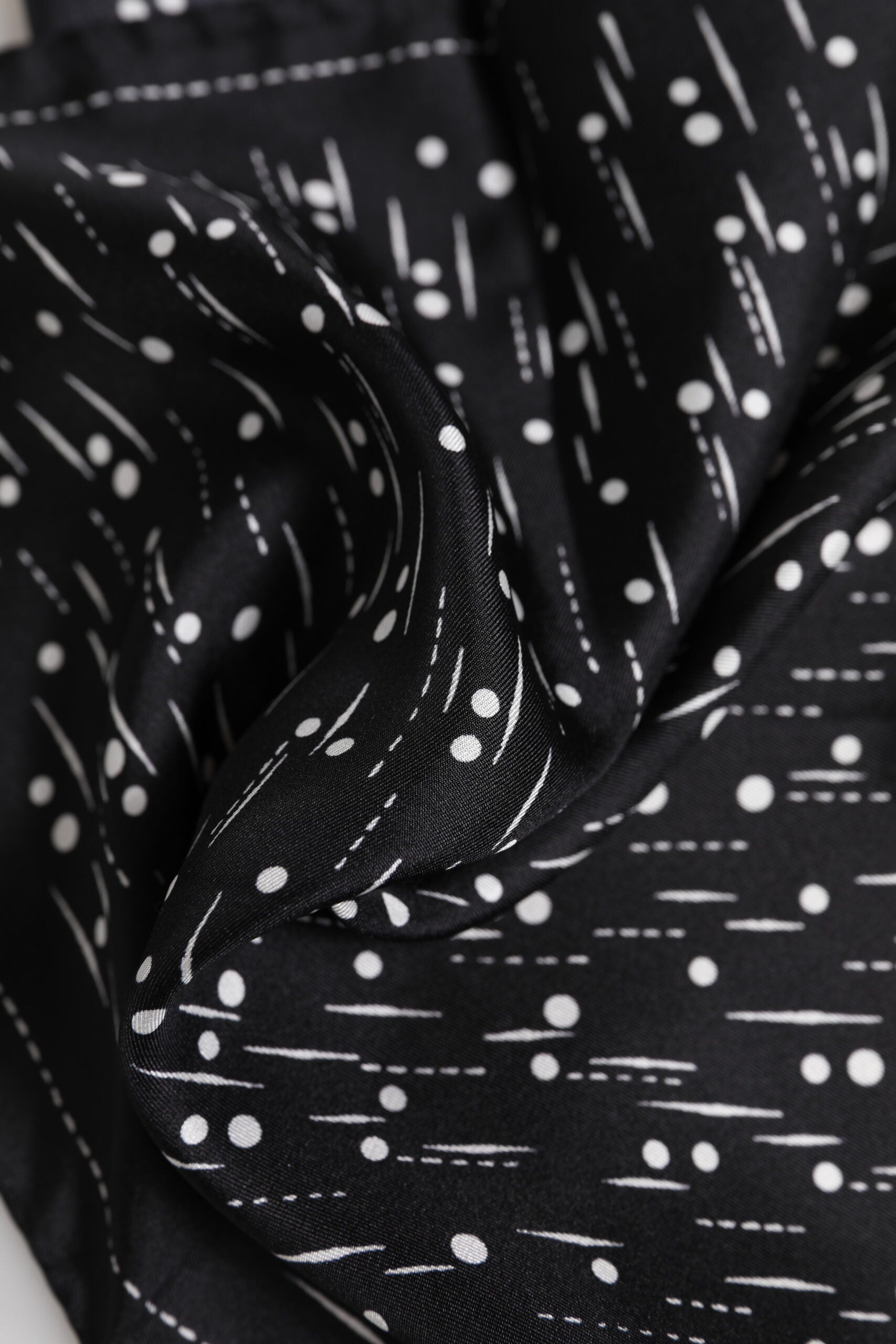 Foulard carré imprimé noir et blanc Dolce & Gabbana pour homme