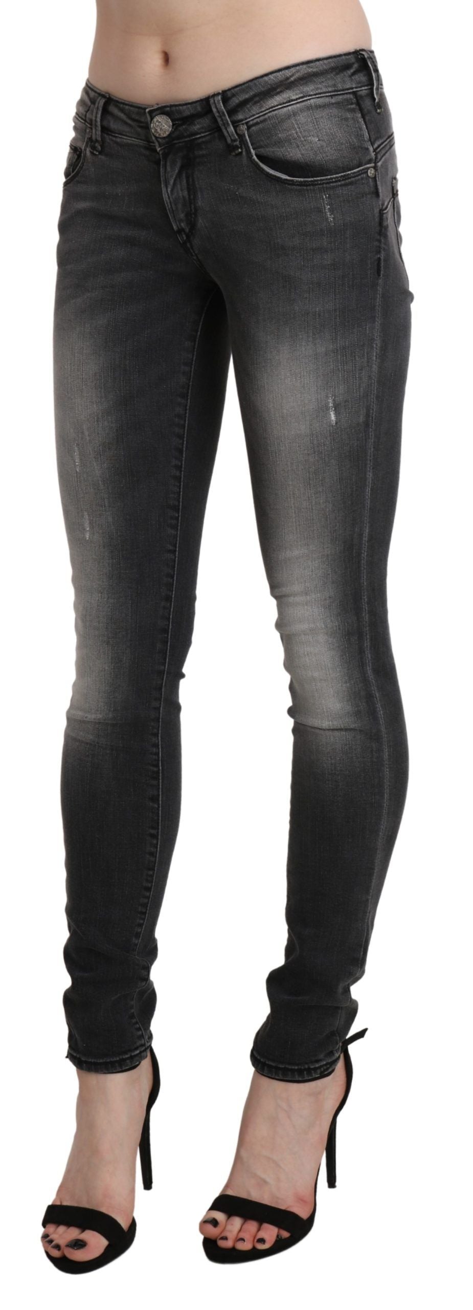 Acht Sleek Skinny-Jeans mit niedriger Taille in verwaschenem Schwarz