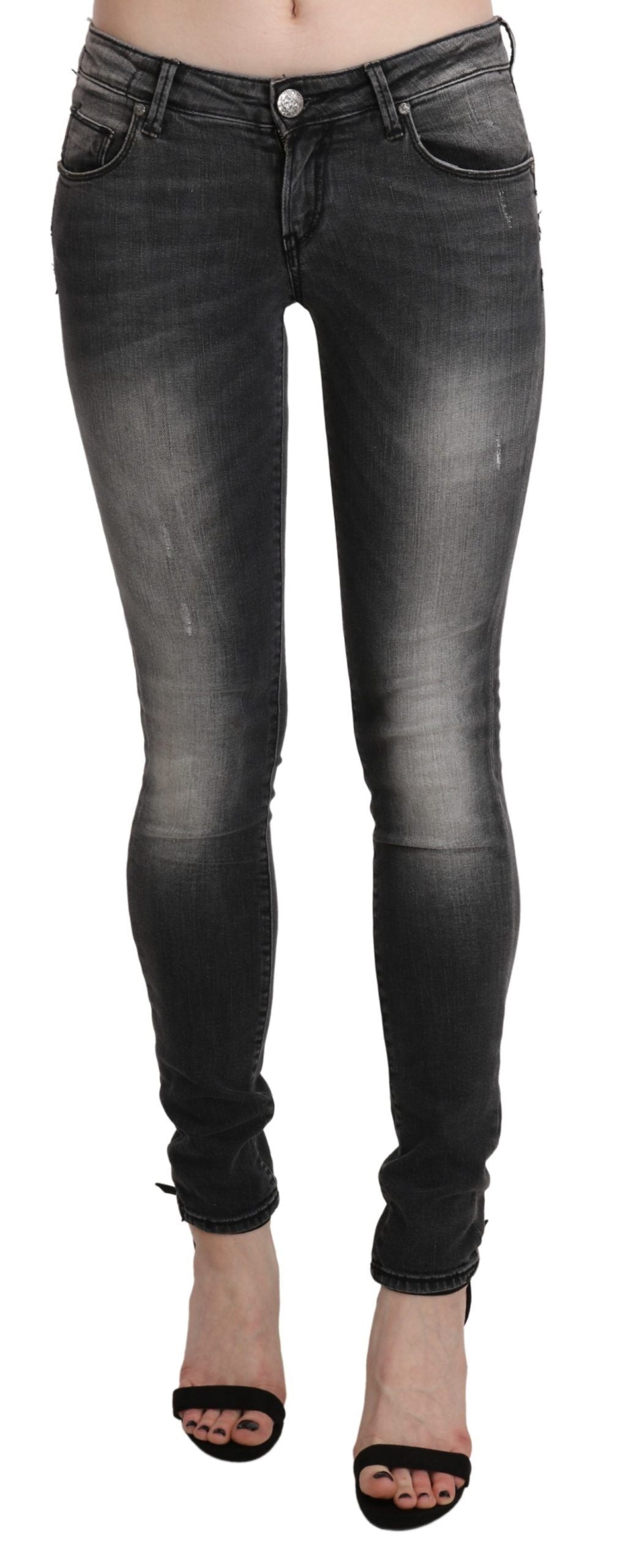Acht Sleek Skinny-Jeans mit niedriger Taille in verwaschenem Schwarz