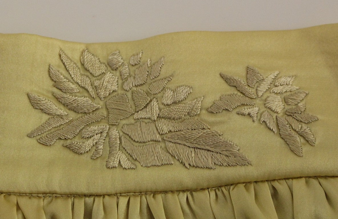 Mini-jupe brodée à fleurs beige chic Andrea Incontri