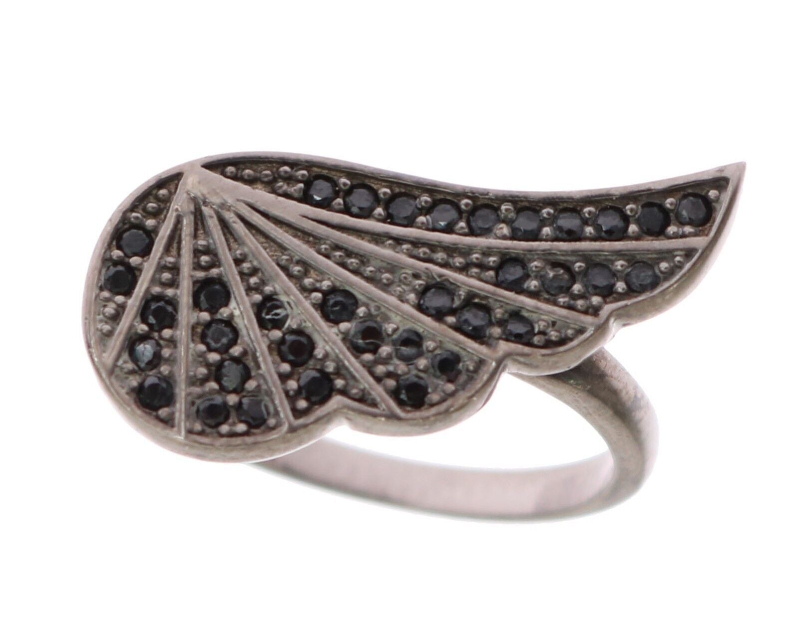 Nialaya Ring mit schwarzem Rhodium-Silber und Kristallen