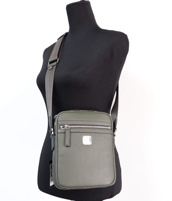 Sac bandoulière multifonction en cuir mélangé MCM Klassik Mini Sea Turtle Visetos, vert