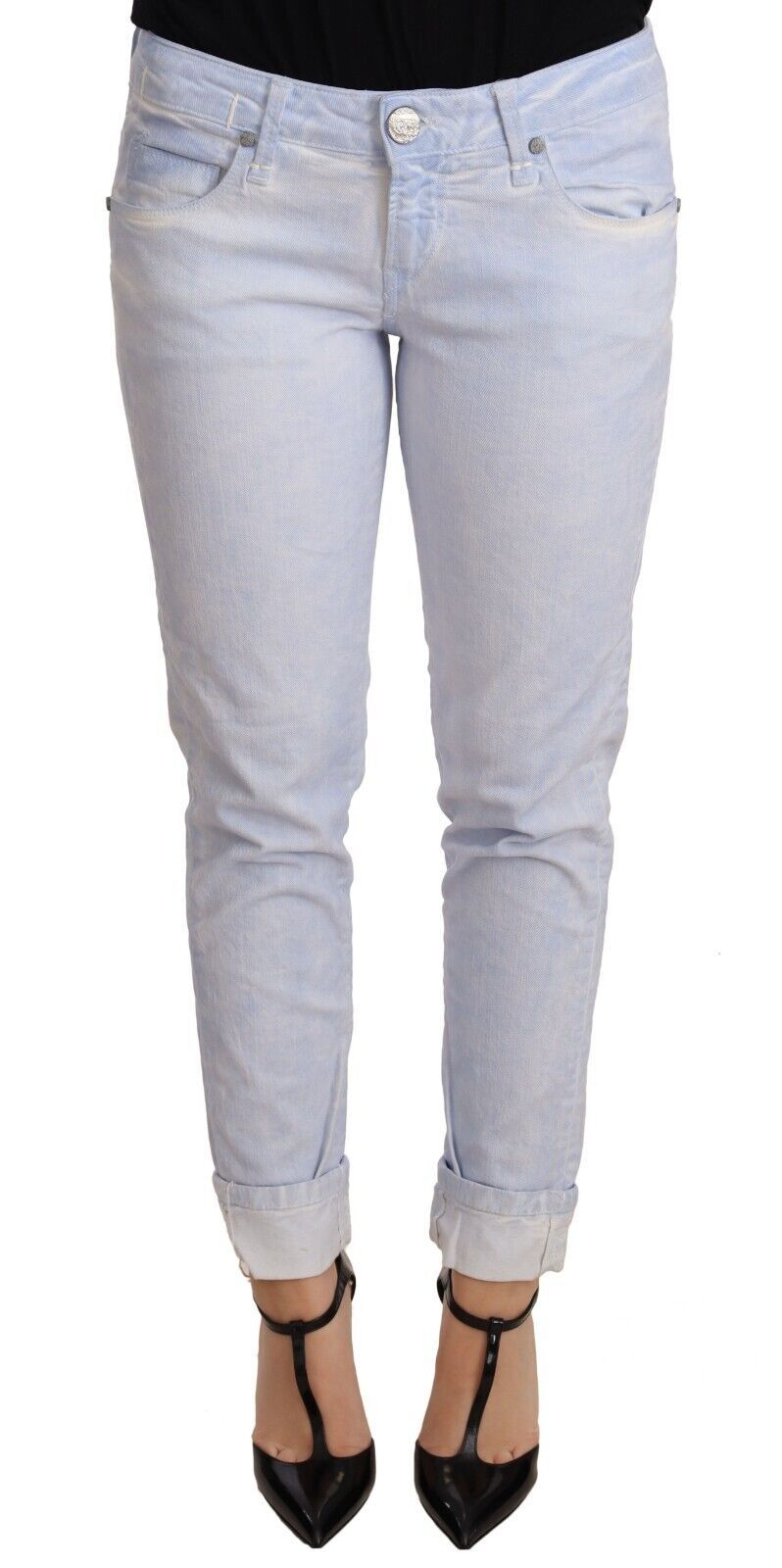 Acht Hellblaue Push-Up-Jeans aus Baumwolle