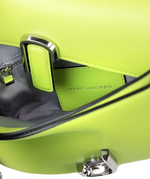 Marc Jacobs – The J Marc – Umhängetasche aus glattem Leder in Grün Glow