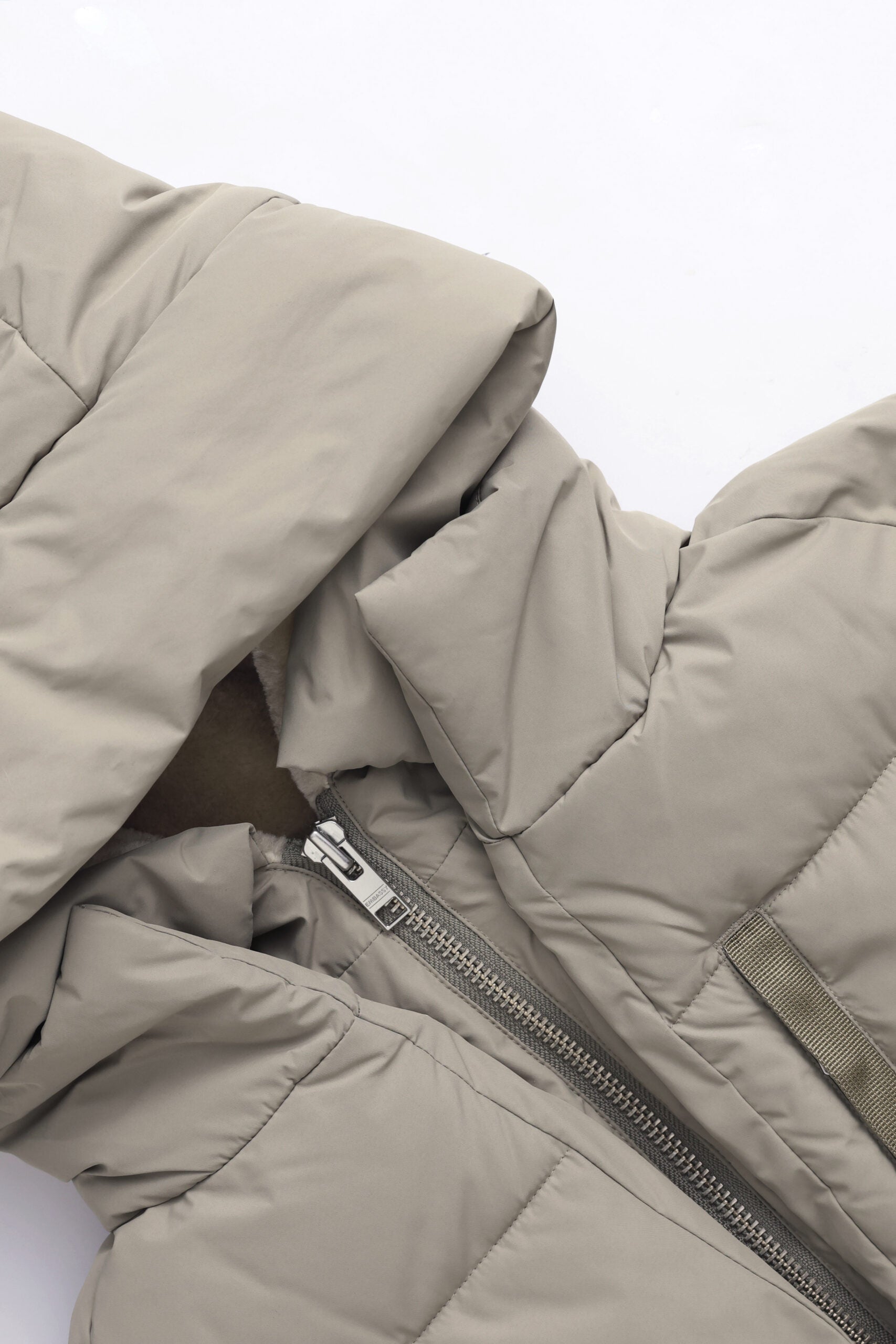 EMBASSY OF BRICKS AND LOGS LYNDON PUFFER JACKET