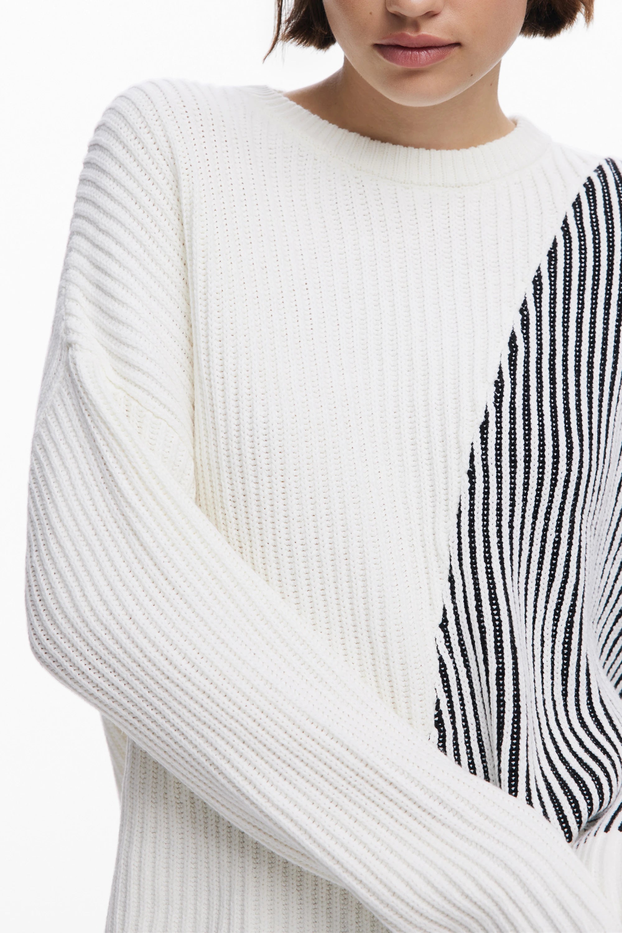 DESIGUAL WOMEN&#39;S WHITE SWEATER