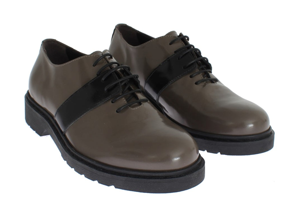 AI_ Elegante graubraune Lederschnürschuhe