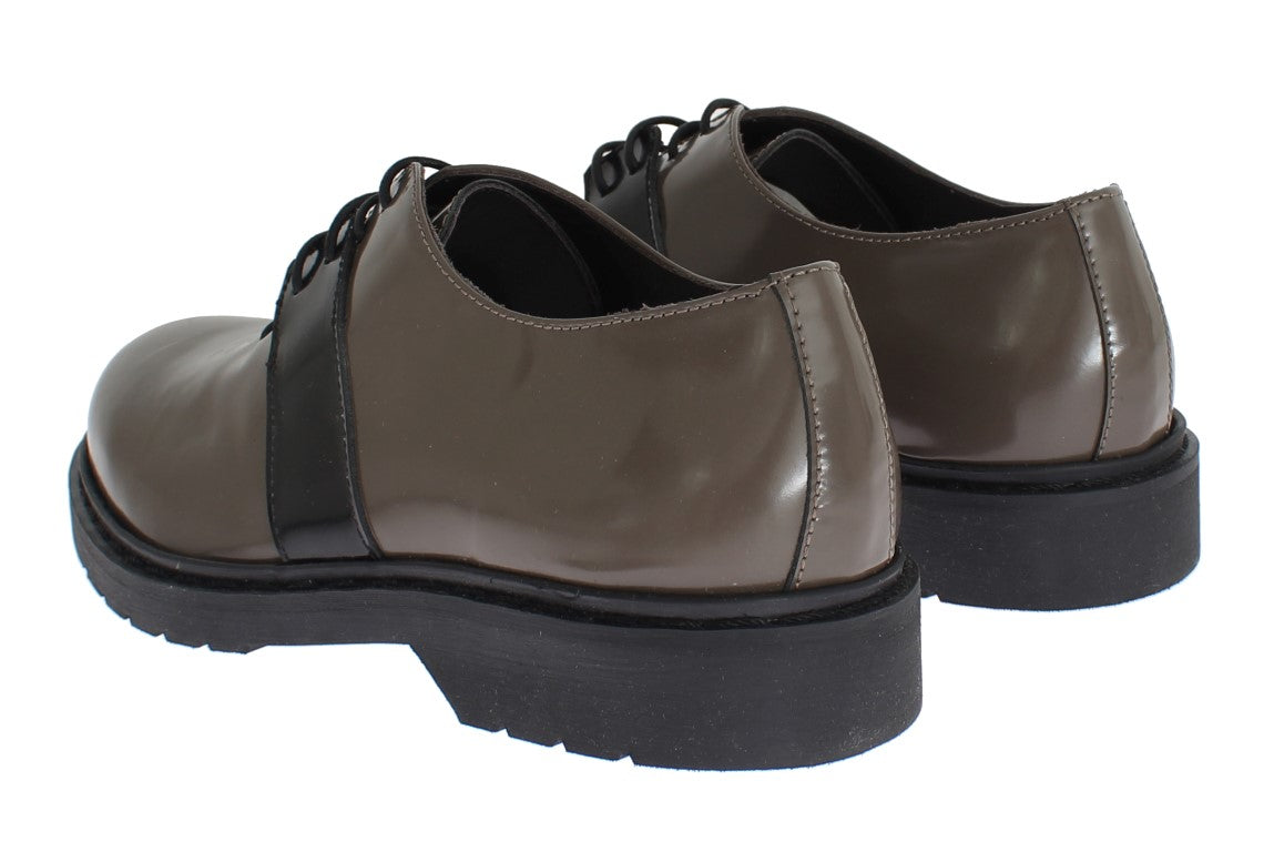 AI_ Elegante graubraune Lederschnürschuhe