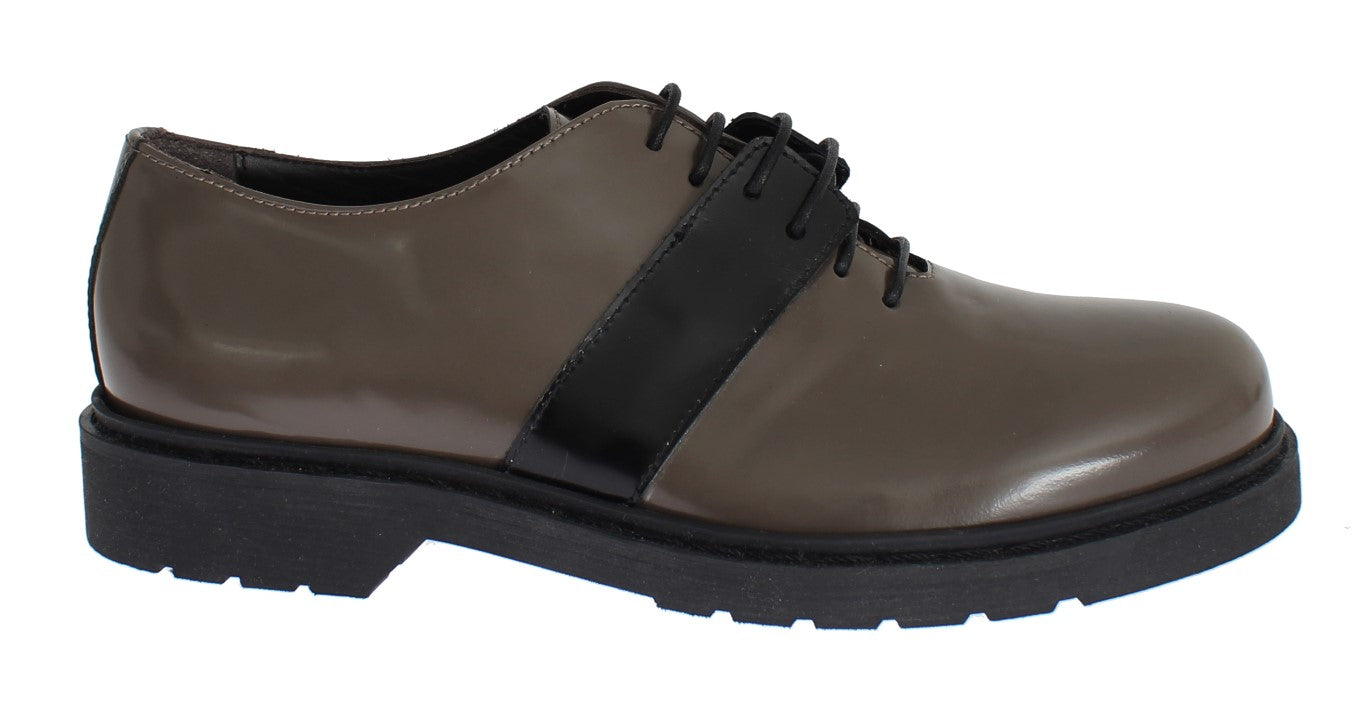 AI_ Elegante graubraune Lederschnürschuhe