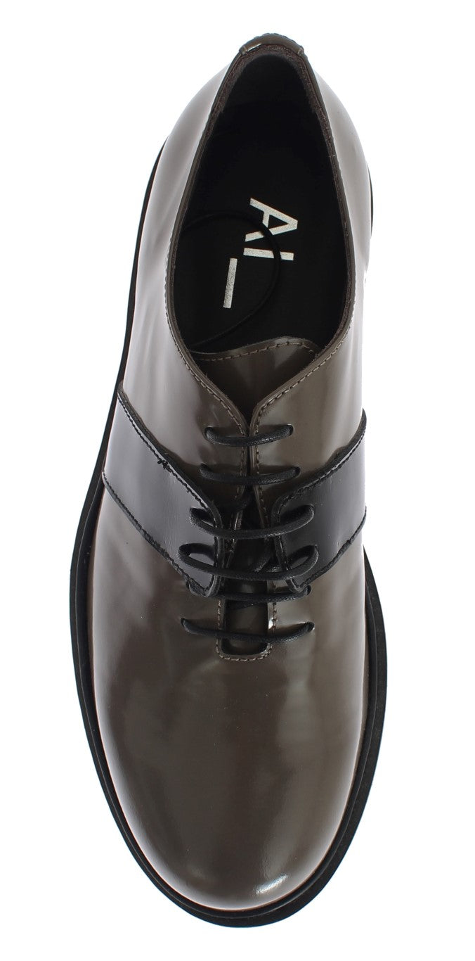 AI_ Elegante graubraune Lederschnürschuhe