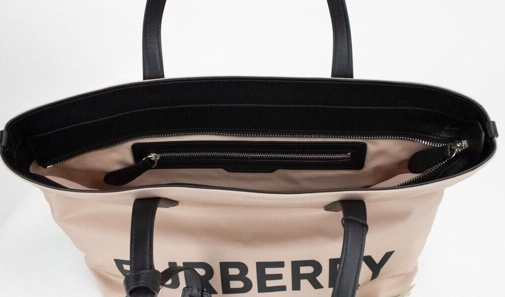 Petit sac fourre-tout Burberry en nylon Econyl beige rose avec logo