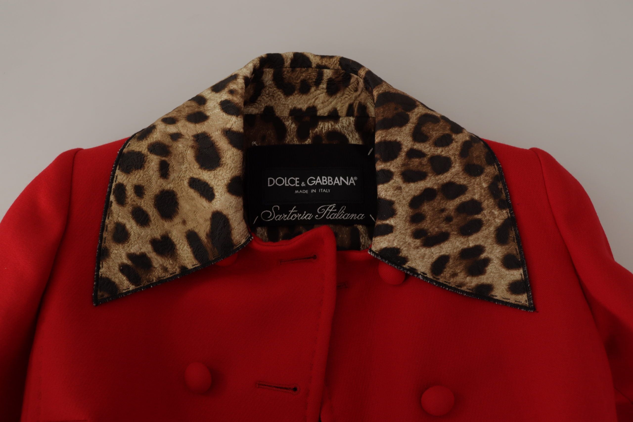 Dolce &amp; Gabbana Eleganter roter Trenchcoat mit Leopardenmuster