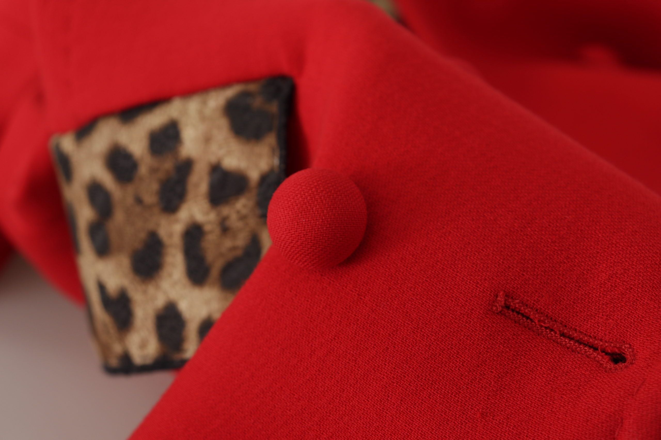 Dolce &amp; Gabbana Eleganter roter Trenchcoat mit Leopardenmuster