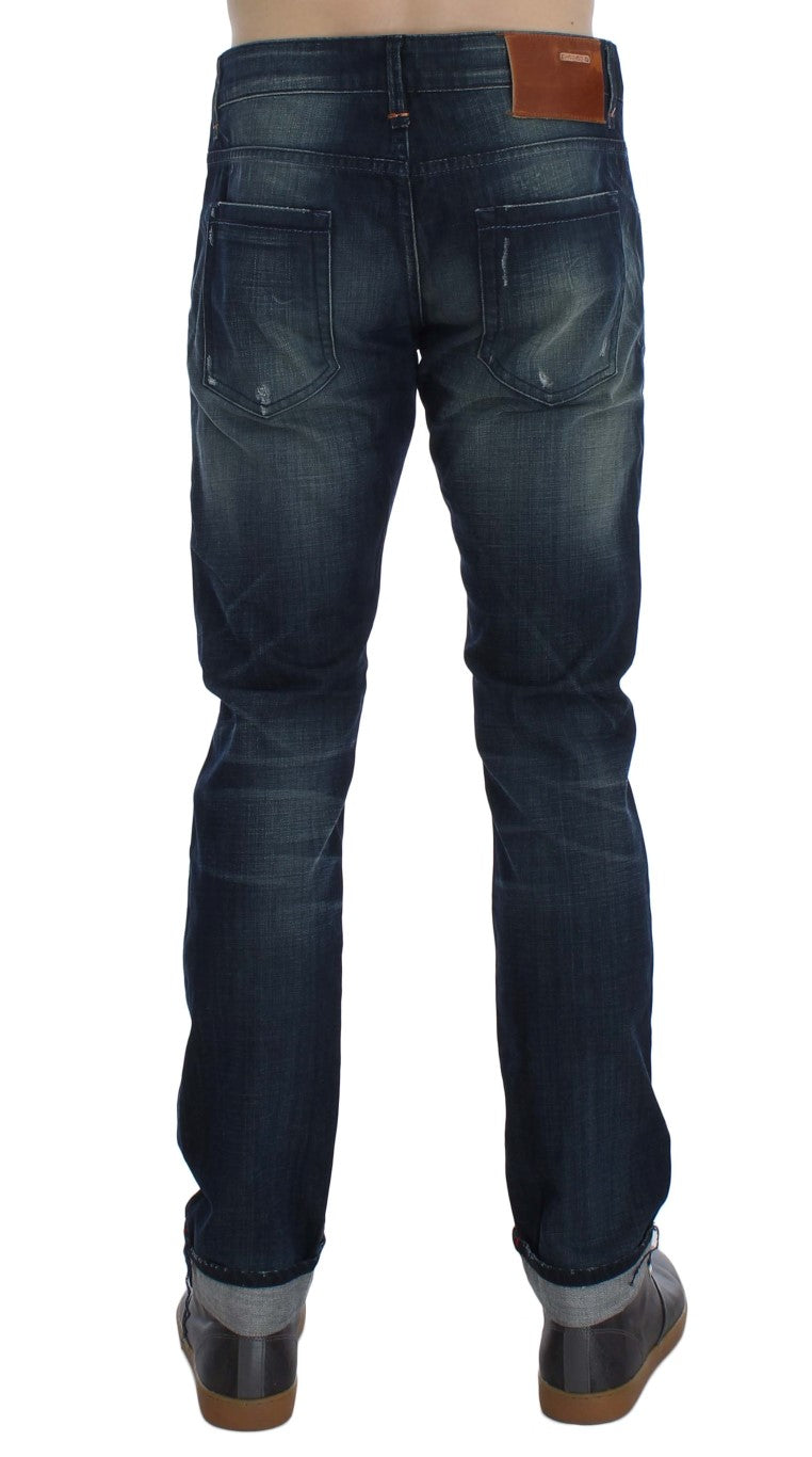 Acht Sleek Slim Fit Jeans aus italienischem Denim