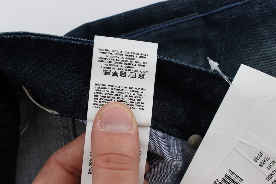 Acht Sleek Slim Fit Jeans aus italienischem Denim