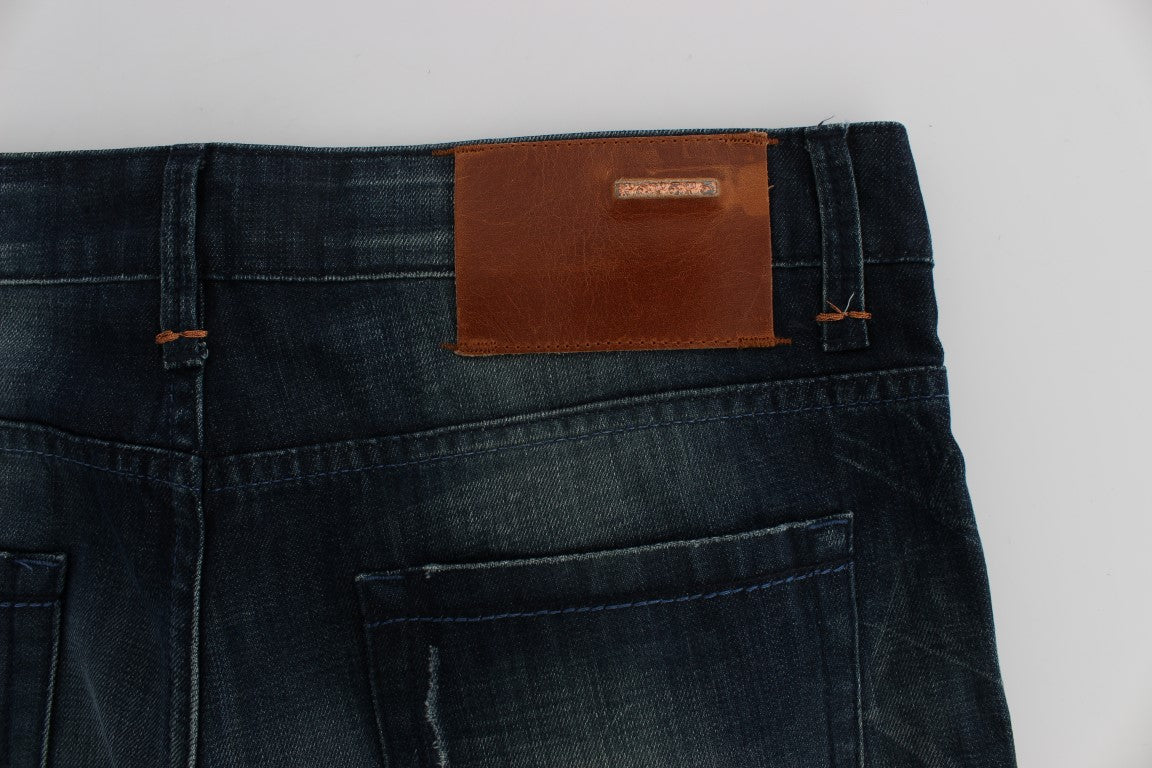 Acht Sleek Slim Fit Jeans aus italienischem Denim