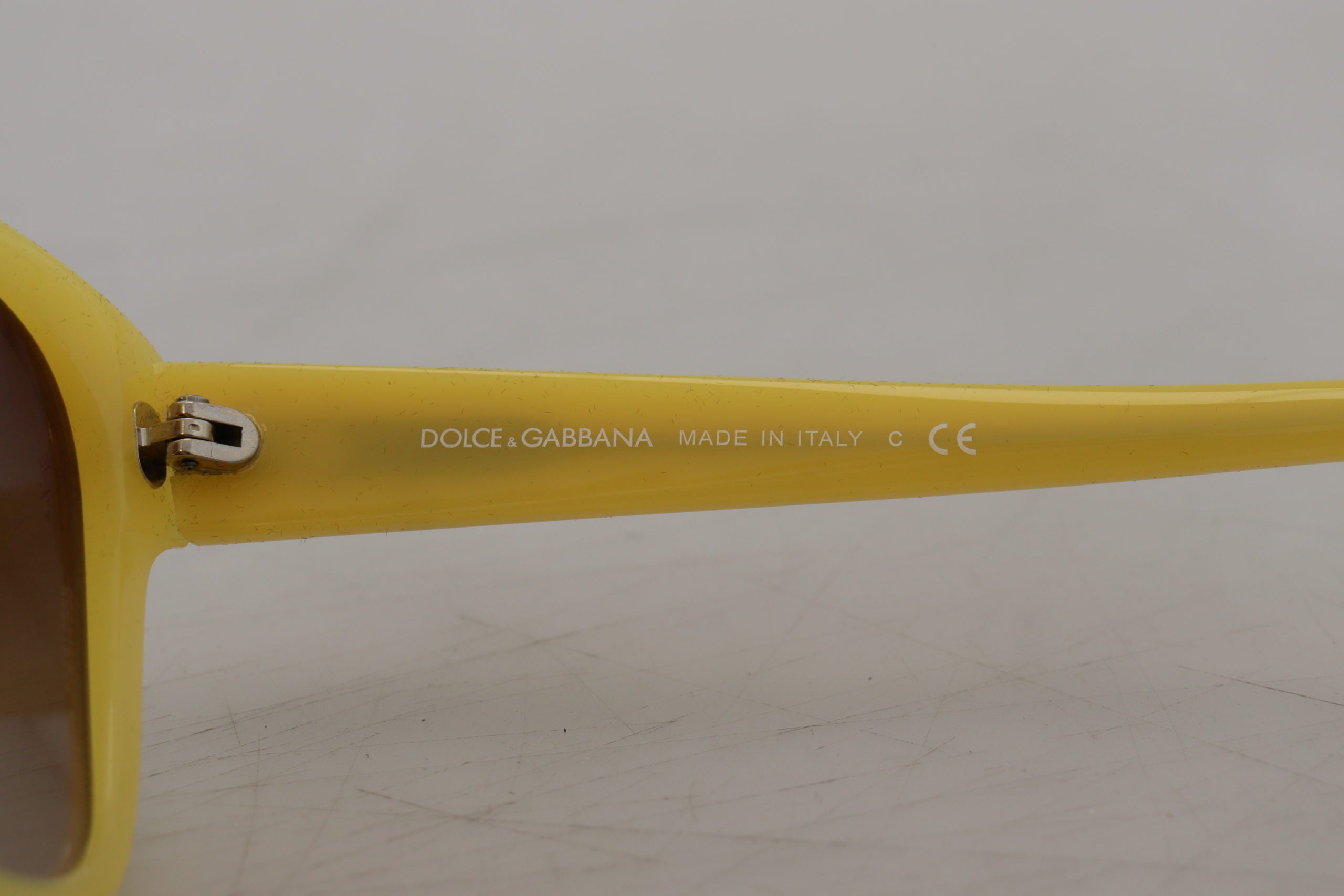 Dolce &amp; Gabbana – Schicke Sonnenbrille aus gelbem Acetat mit Farbverlauf