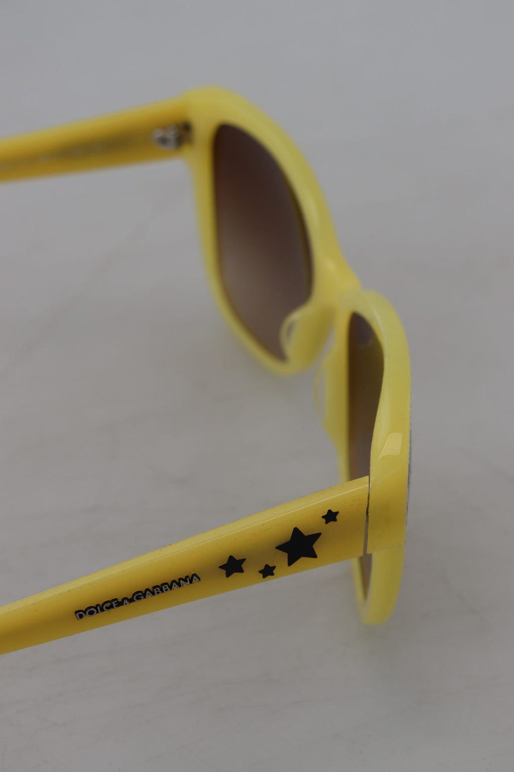 Dolce &amp; Gabbana – Schicke Sonnenbrille aus gelbem Acetat mit Farbverlauf