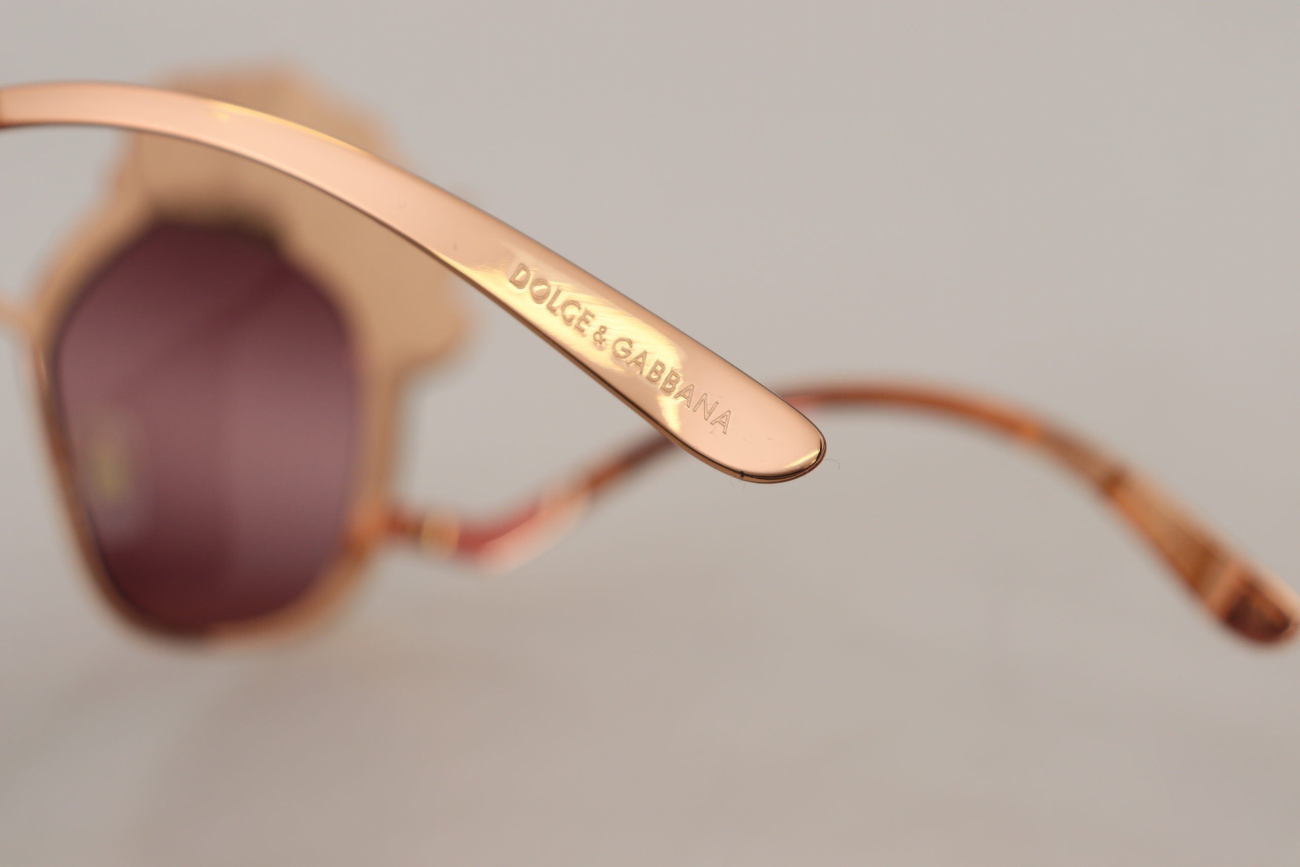 Lunettes de soleil brodées de sequins roses chics Dolce &amp; Gabbana