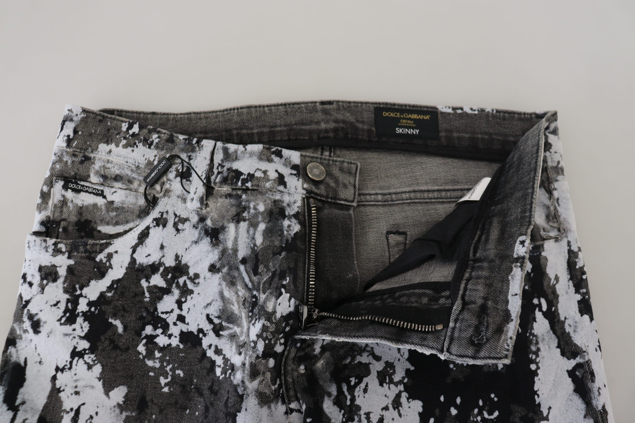 Dolce &amp; Gabbana : une extravagance en denim tie-dye multicolore