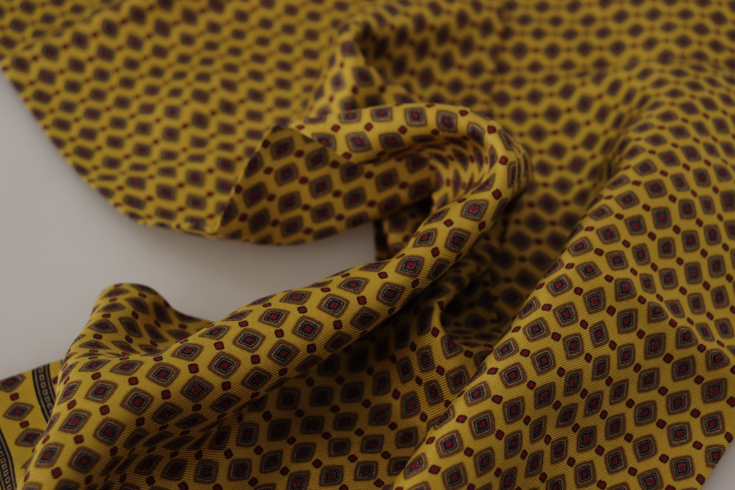 Foulard élégant en soie jaune Dolce &amp; Gabbana pour homme