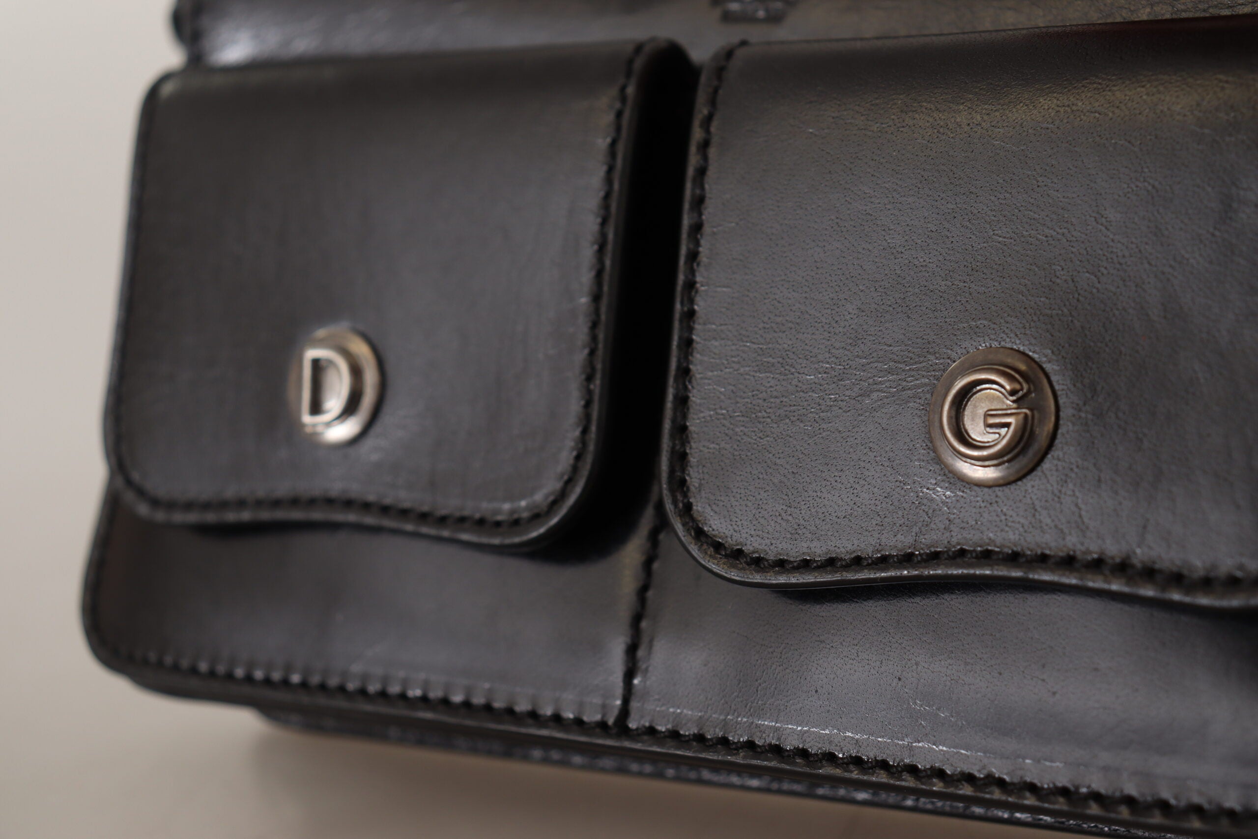 Portefeuille élégant en cuir Dolce &amp; Gabbana, noir intemporel