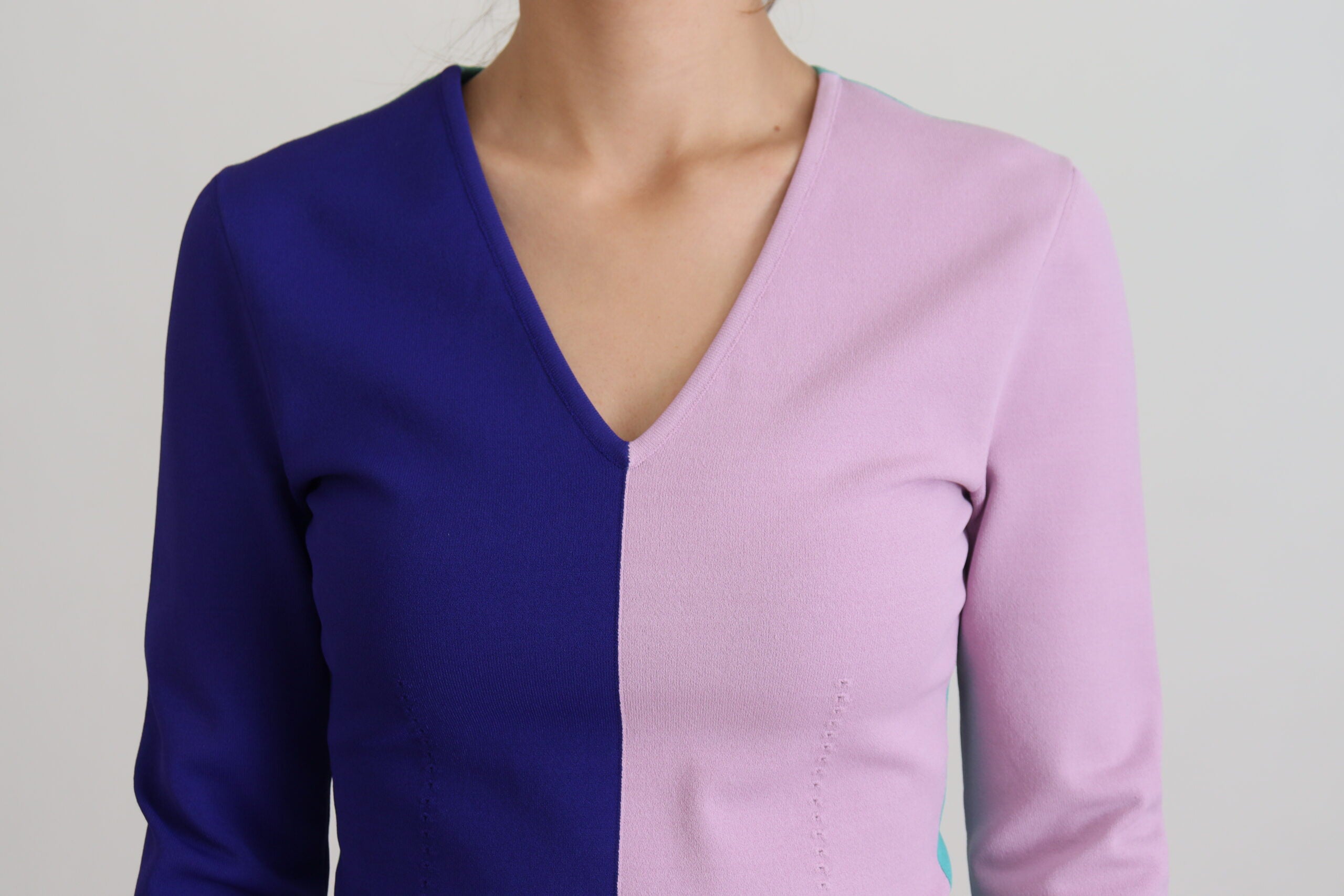 Dolce &amp; Gabbana Schicker mehrfarbiger Pullover mit V-Ausschnitt