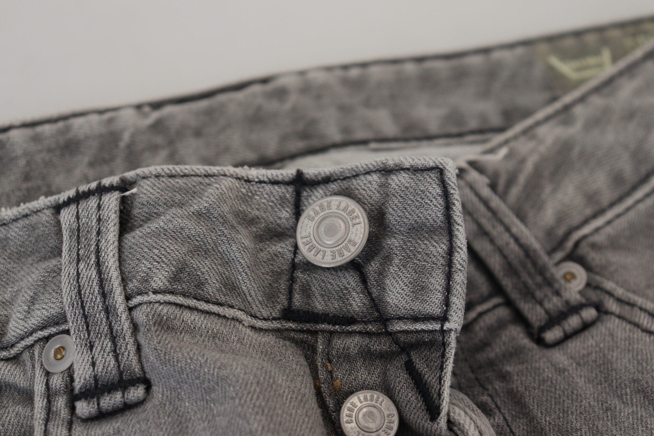Care Label Chic Skinny Jeans in Grau mit niedriger Taille