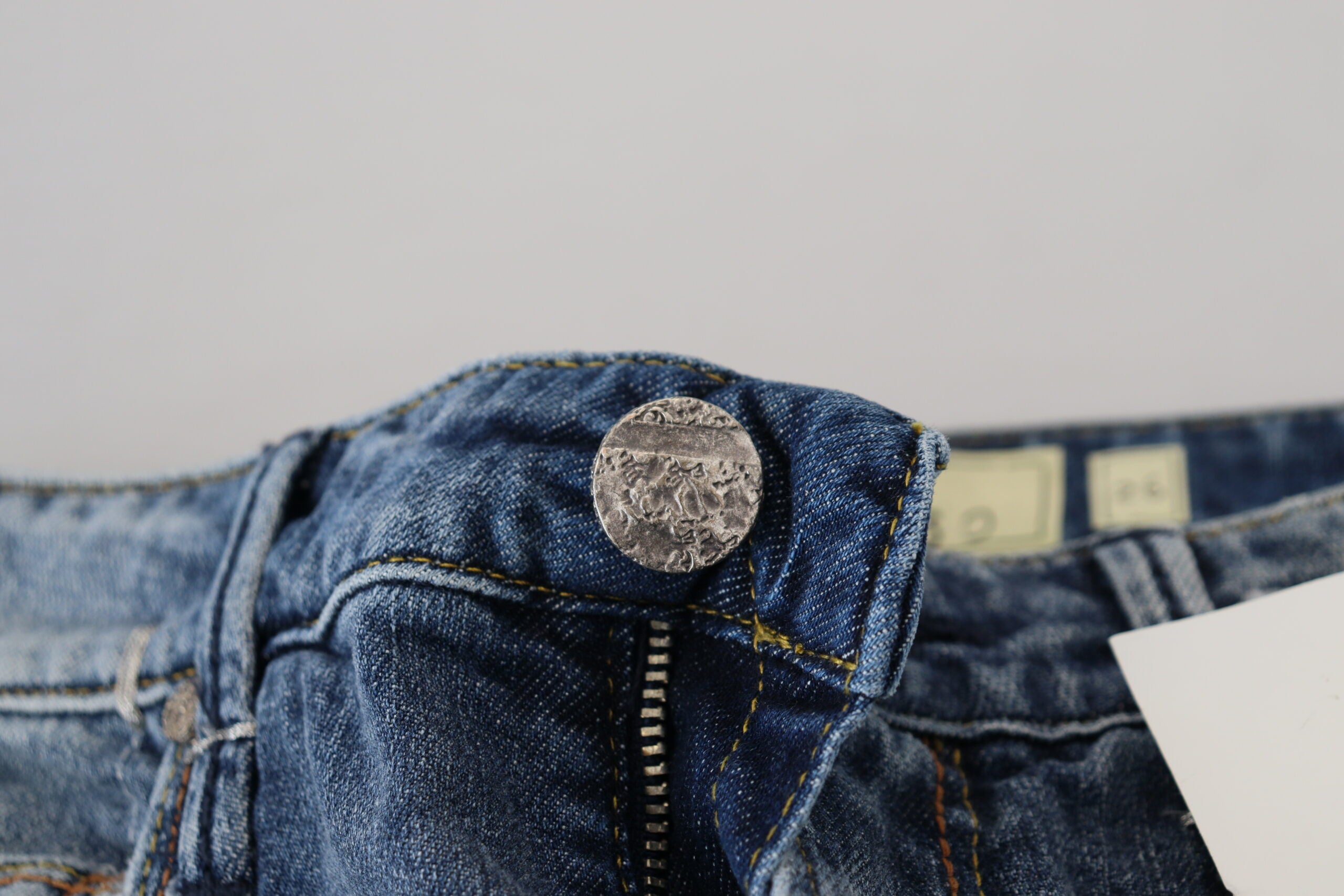 Acht Sleek Skinny Jeans mit niedriger Taille