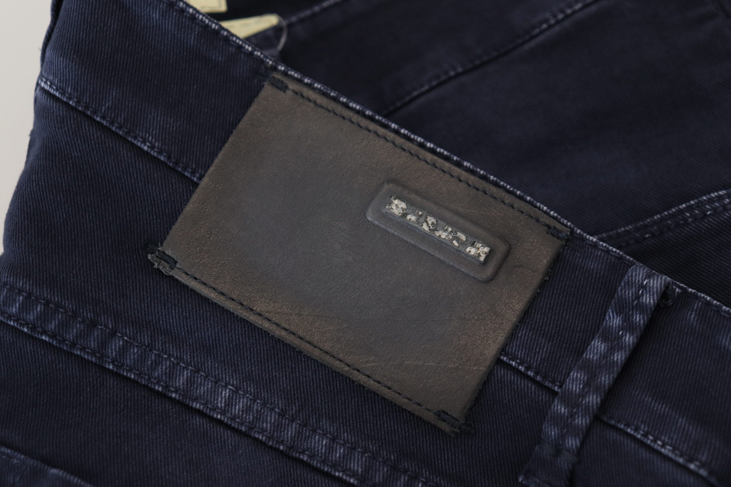 Acht – Anspruchsvolle, konisch zulaufende Jeans