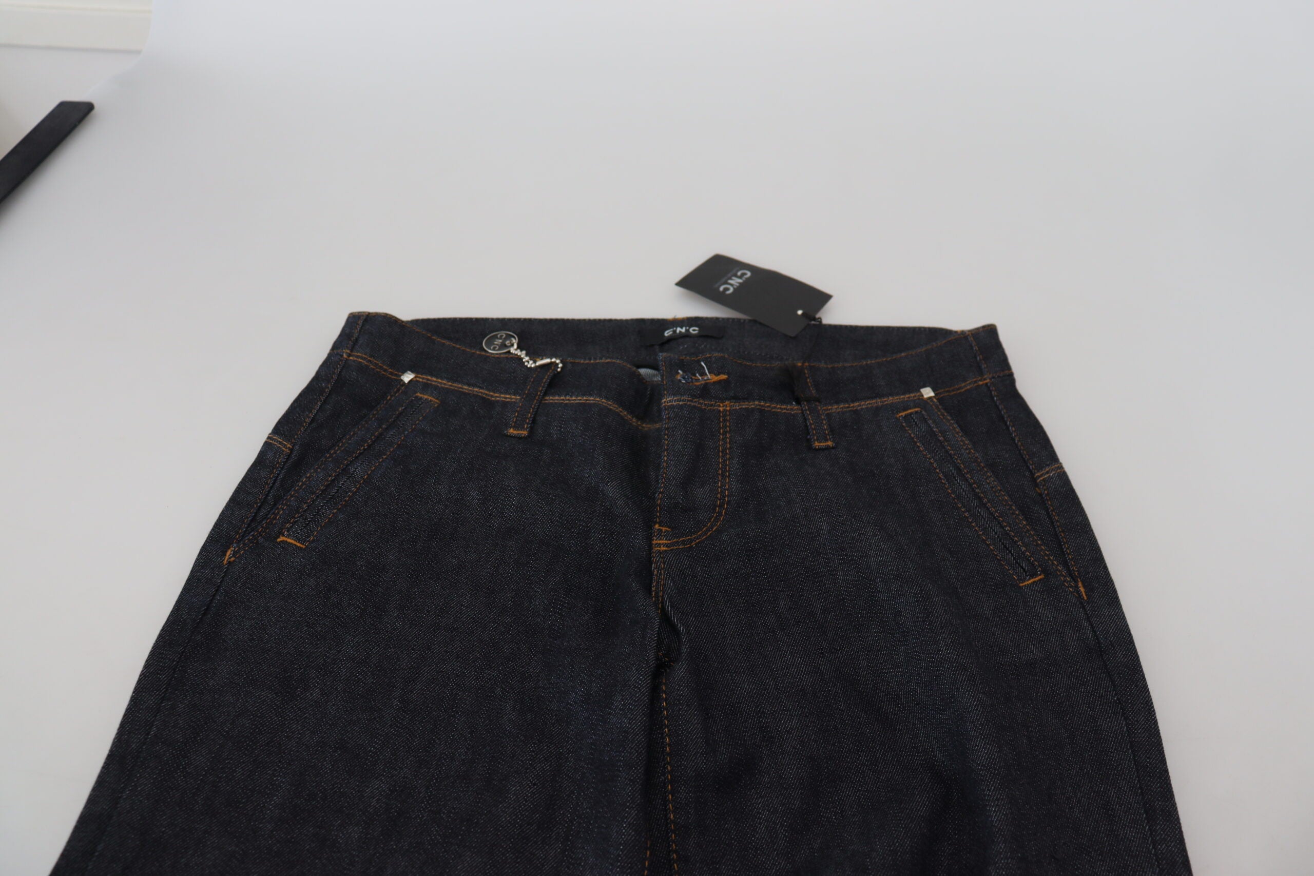 Costume National Chic Designer-Jeans mit niedriger Taille und geradem Bein