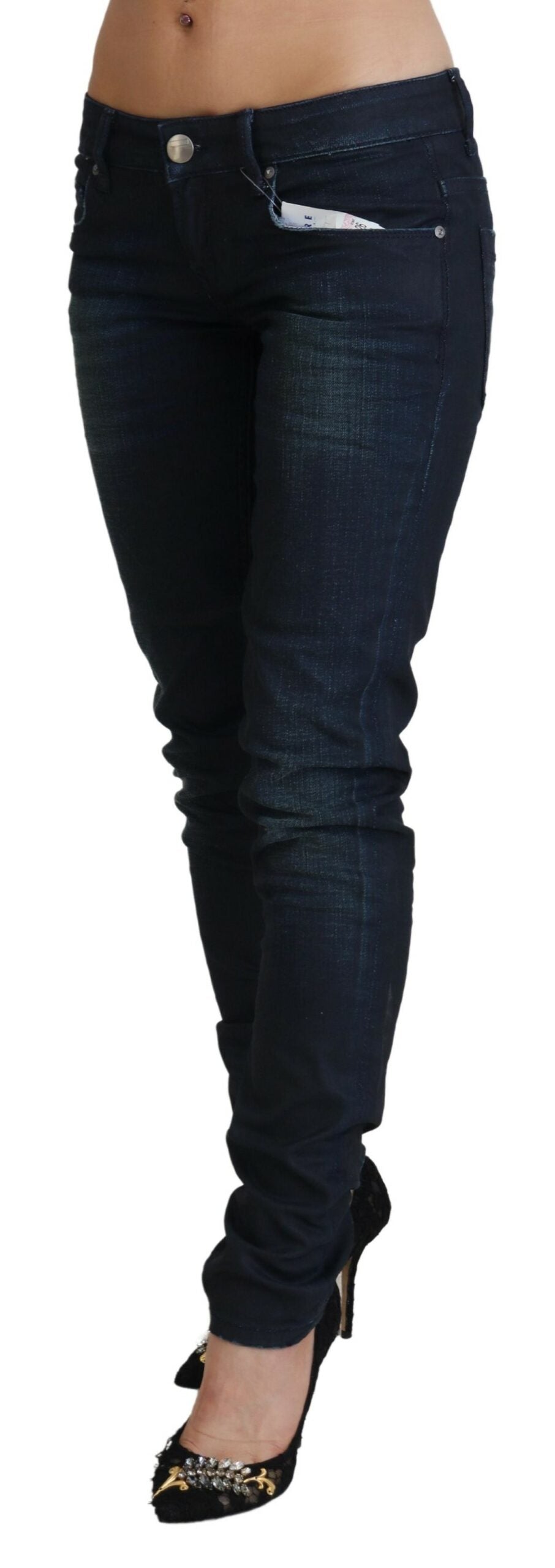 Acht Slim Fit Jeans aus Baumwolldenim