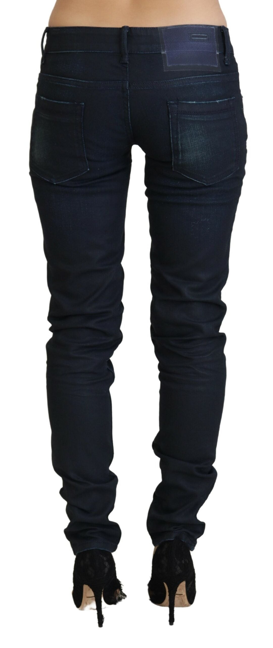 Acht Slim Fit Jeans aus Baumwolldenim