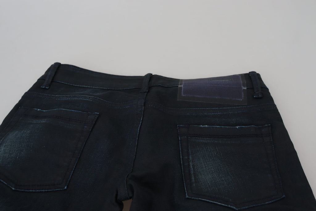 Acht Slim Fit Jeans aus Baumwolldenim