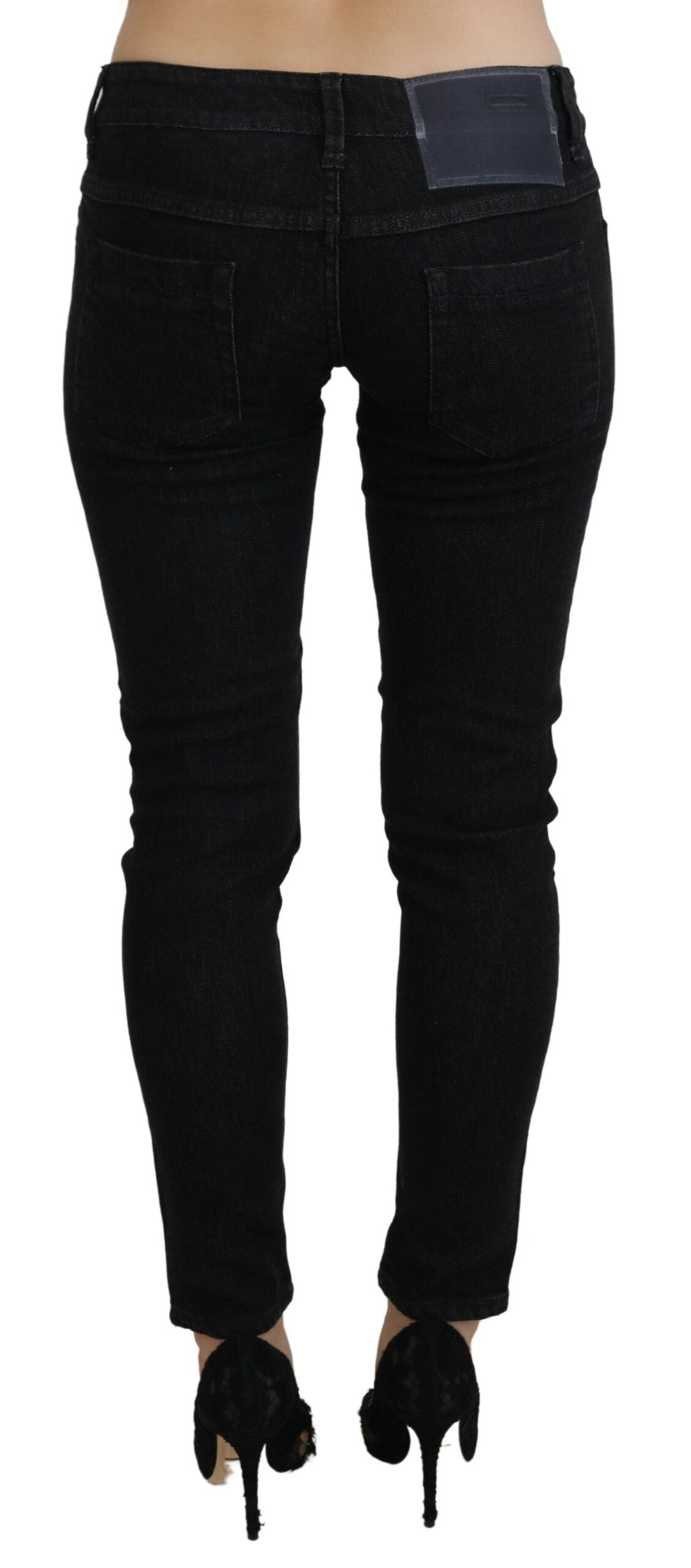 Acht Slim-Fit-Denim aus glatter Baumwolle in Schwarz