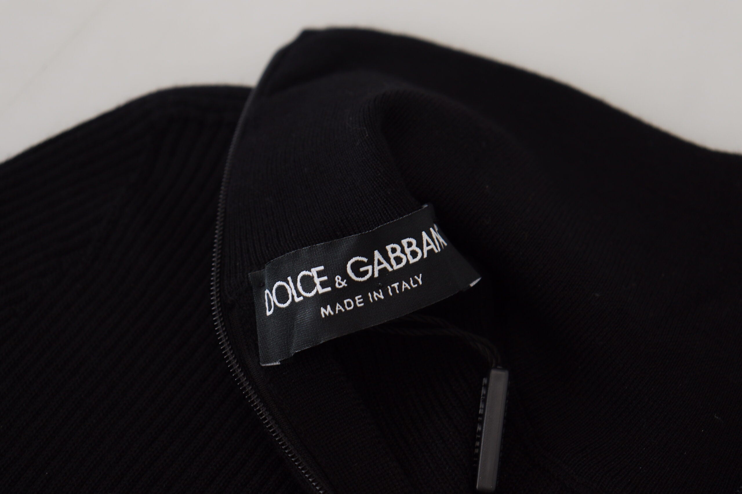 Dolce &amp; Gabbana Eleganter schwarzer Rollkragenpullover aus Wolle mit halbem Reißverschluss