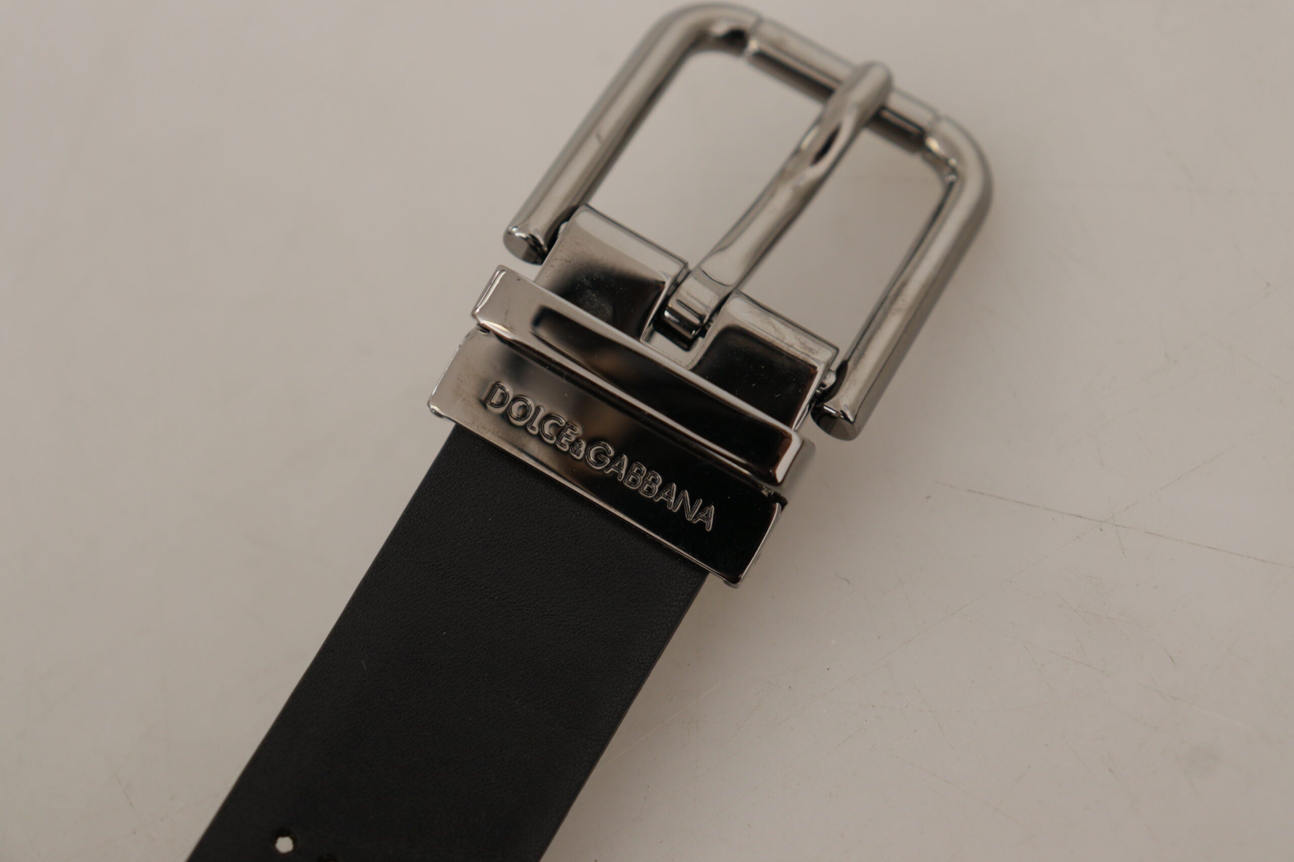 Ceinture élégante en cuir noir Dolce &amp; Gabbana avec boucle en métal