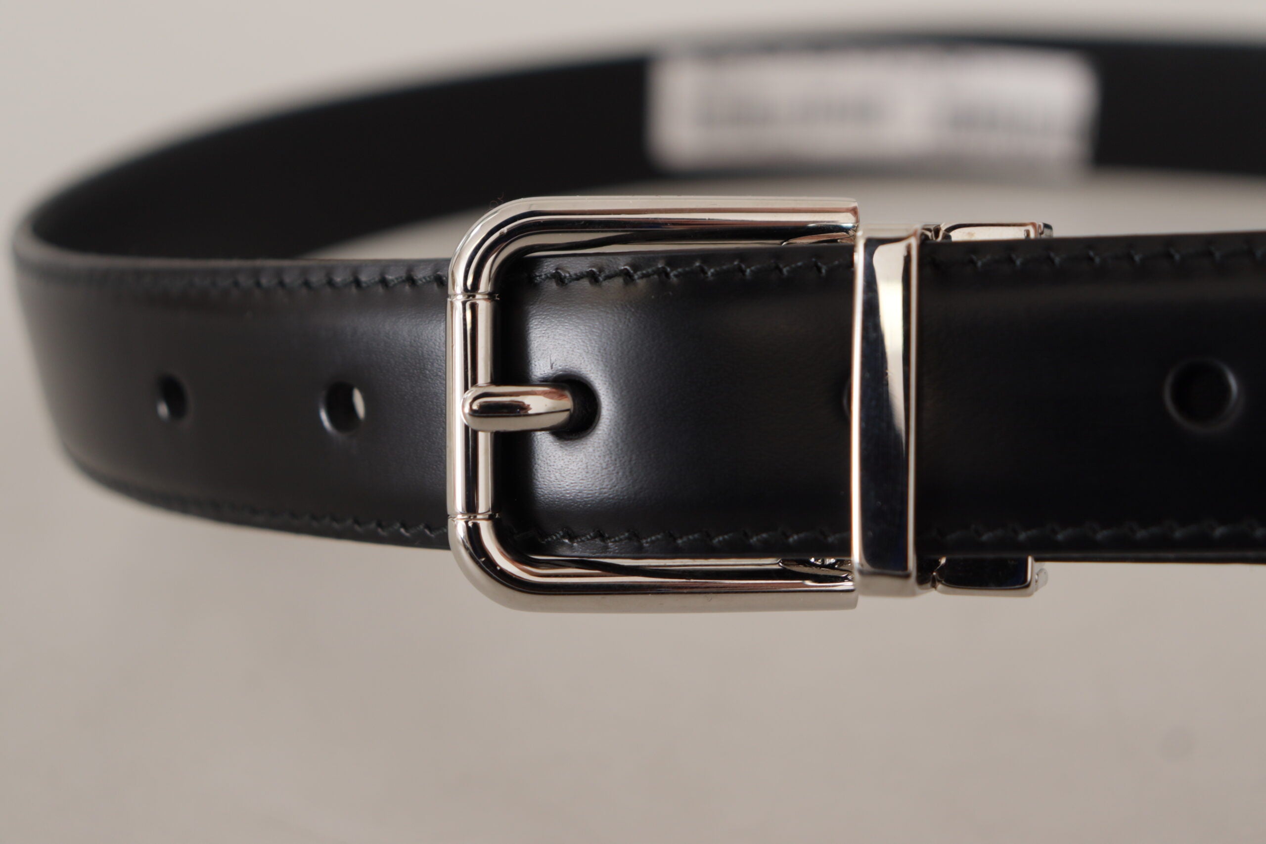 Ceinture élégante en cuir noir Dolce &amp; Gabbana avec boucle en métal
