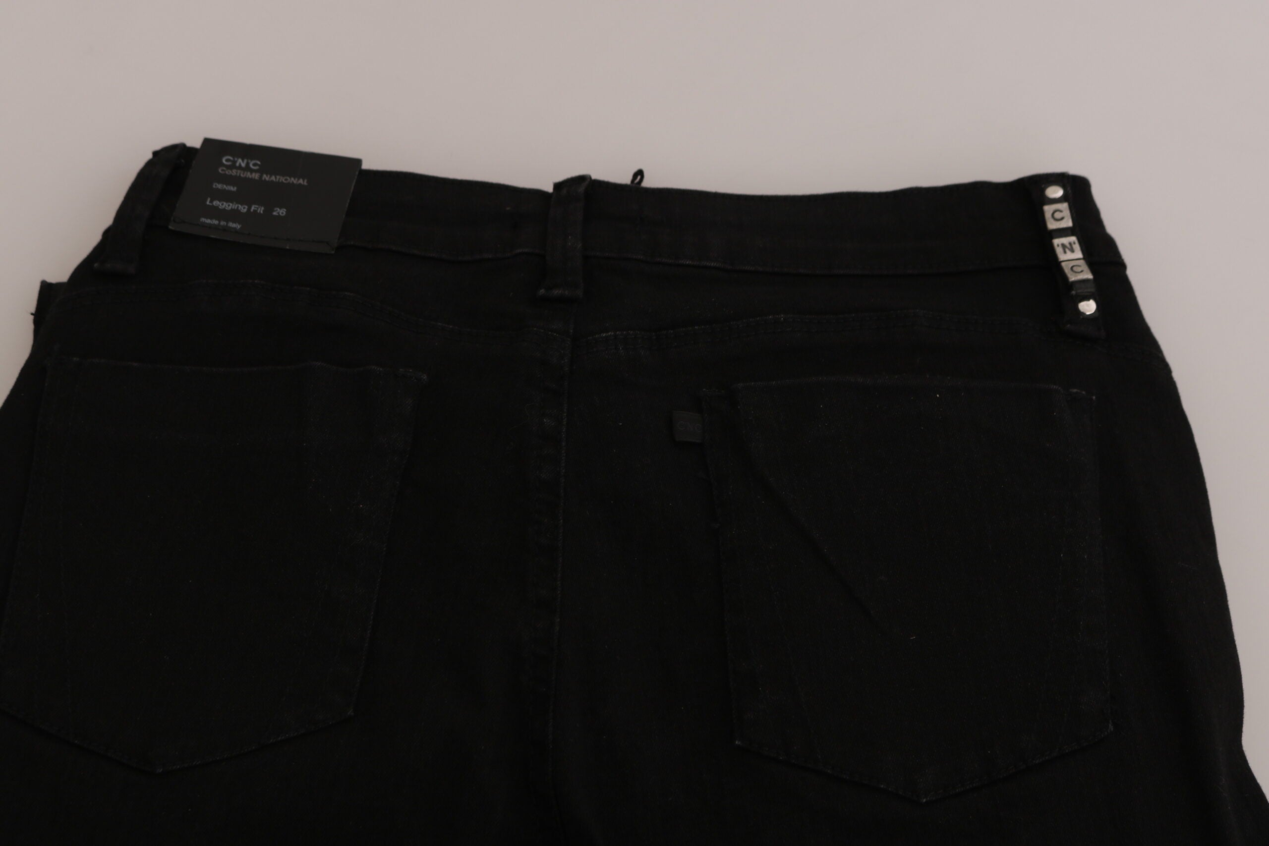 Costume National Chic Skinny Jeans in Schwarz mit mittlerer Taille