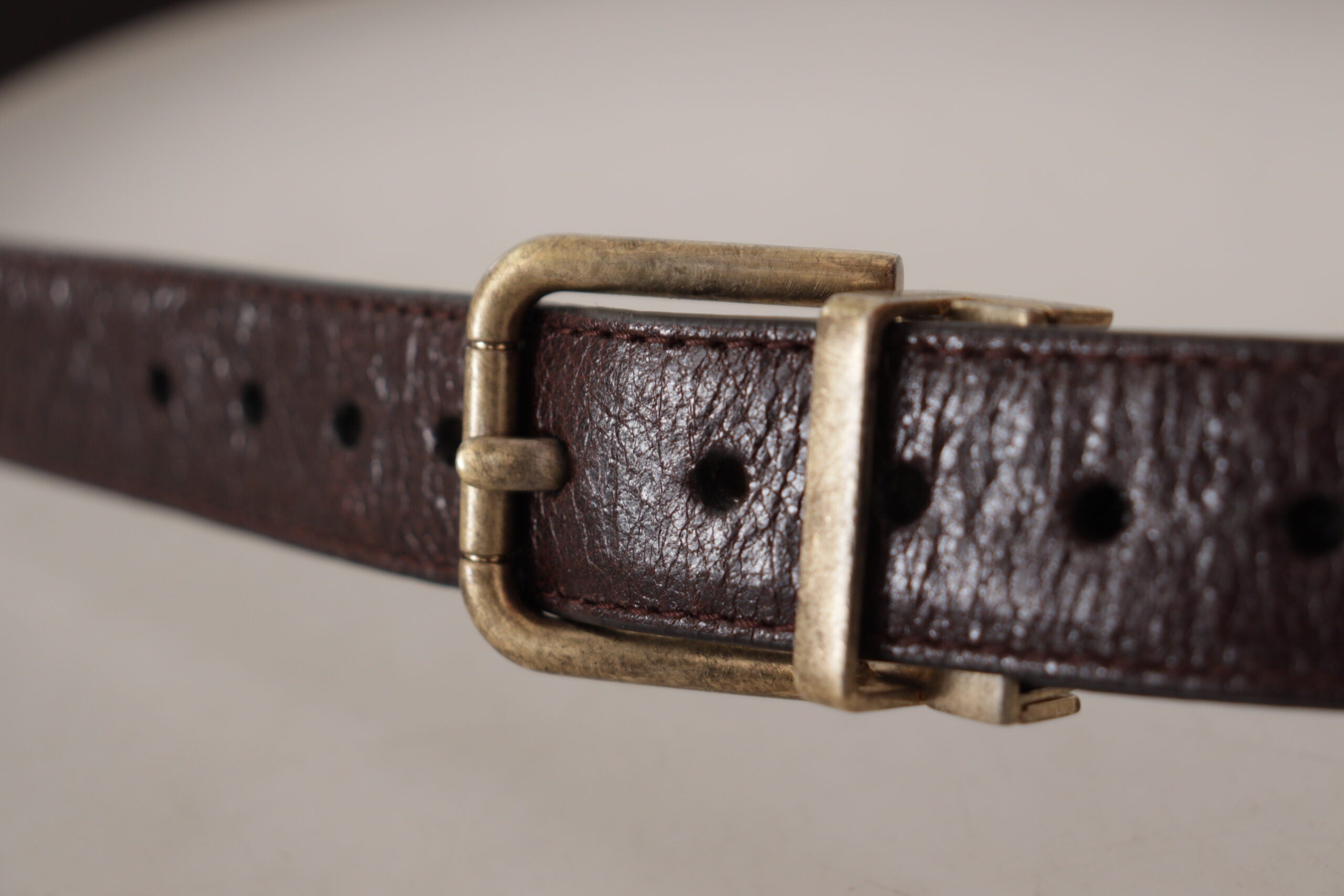 Ceinture élégante en cuir Dolce &amp; Gabbana avec boucle gravée