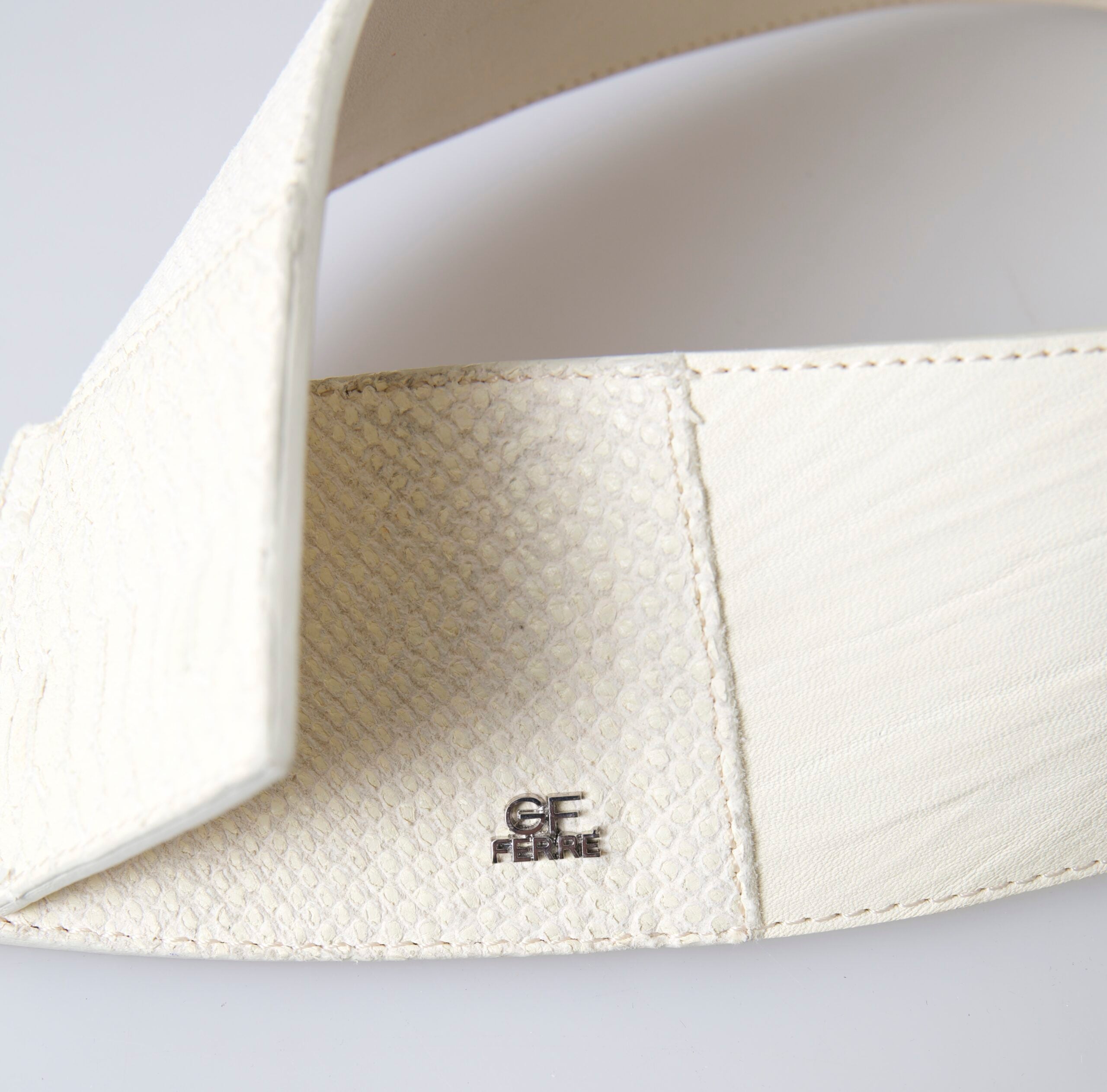 Ceinture tendance à boutons-pression blanc cassé GF Ferre Chic