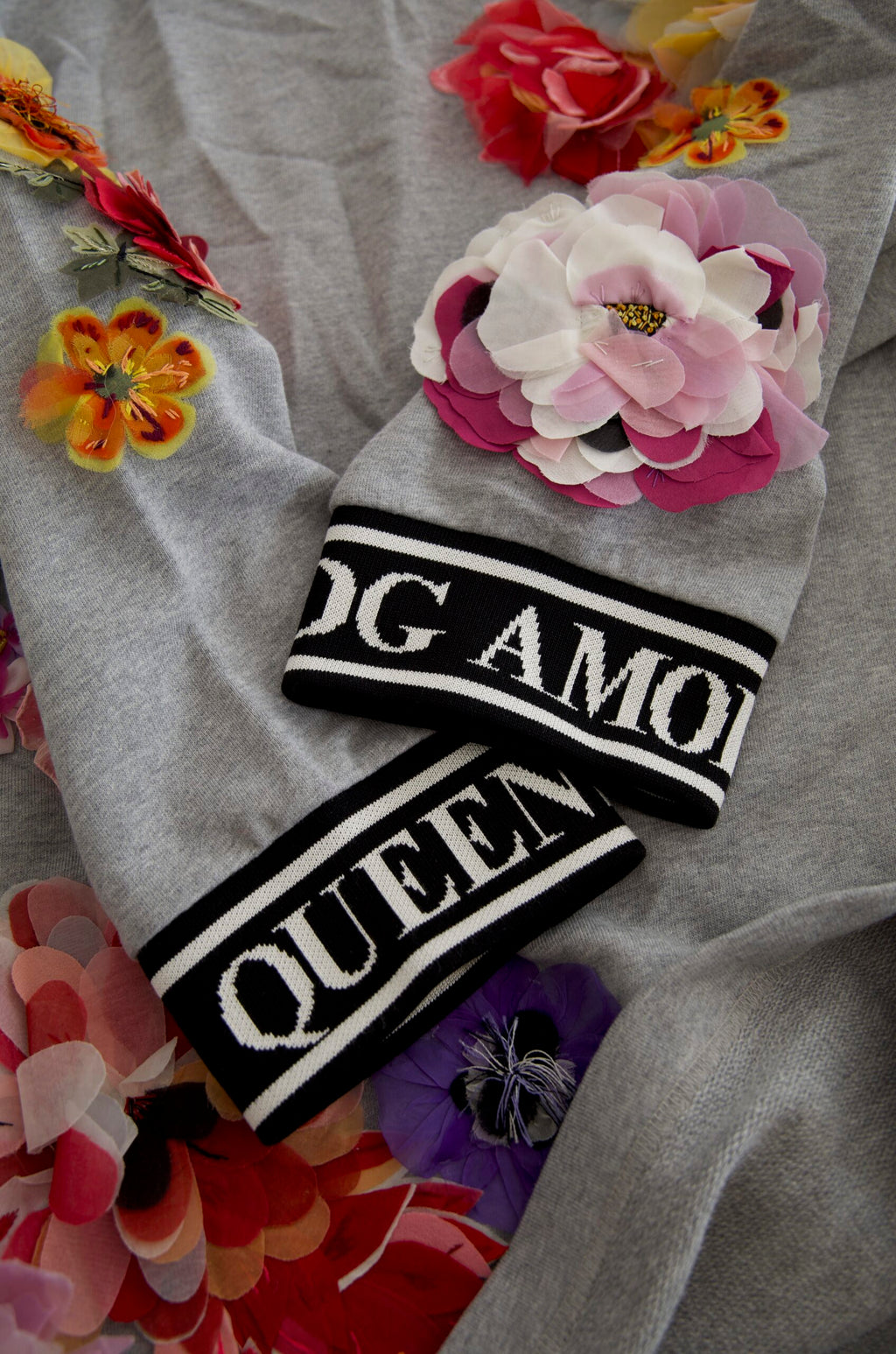 Dolce &amp; Gabbana – Schicker Pullover mit Rundhalsausschnitt und Verzierung