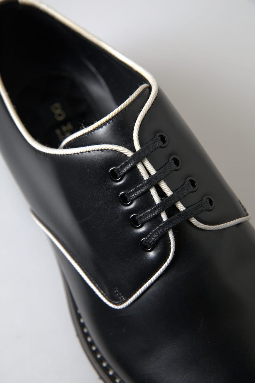 Chaussures habillées noires et blanches élégantes pour hommes Dolce &amp; Gabbana