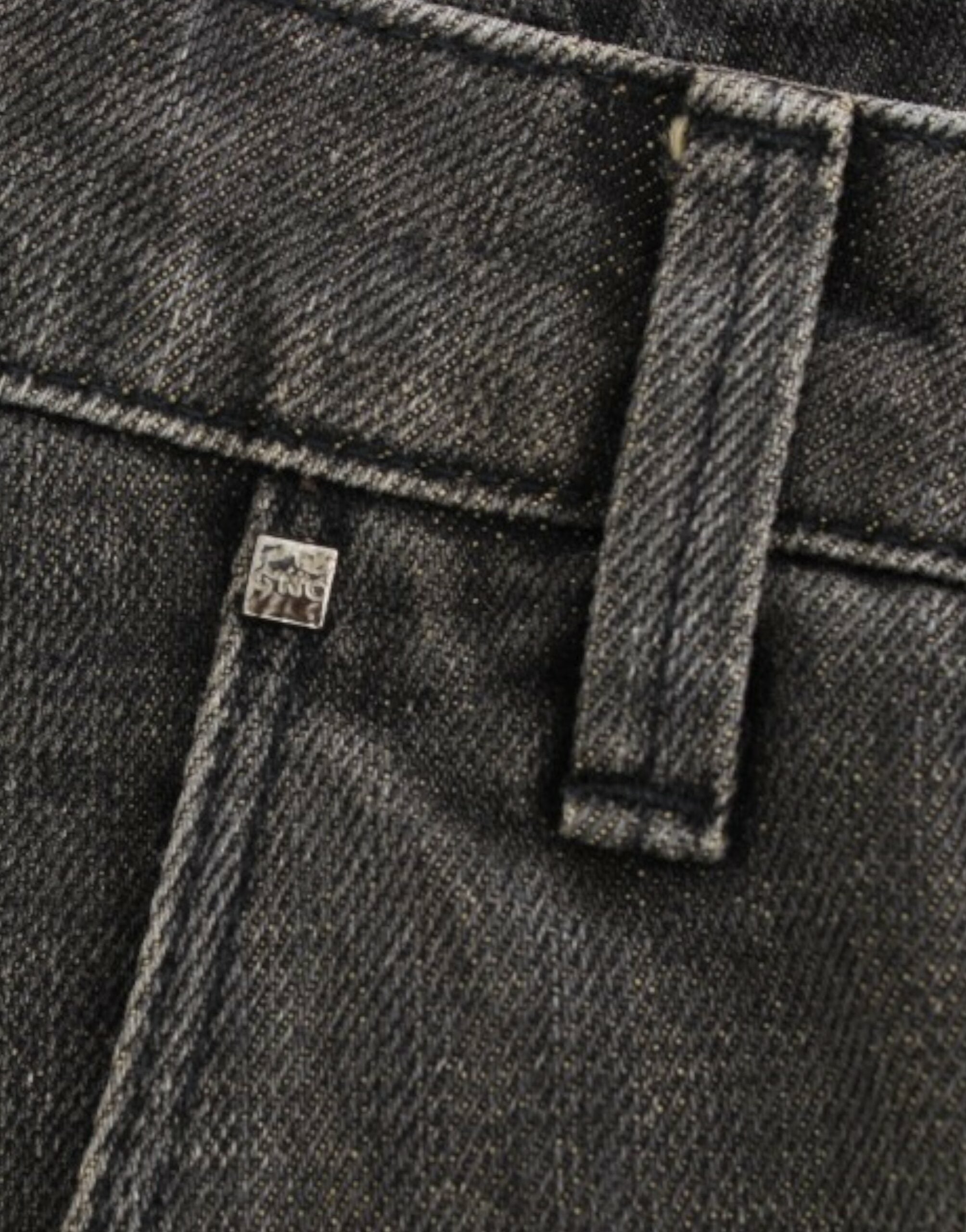 Jean gris élégant à jambe droite et effet usé Costume National