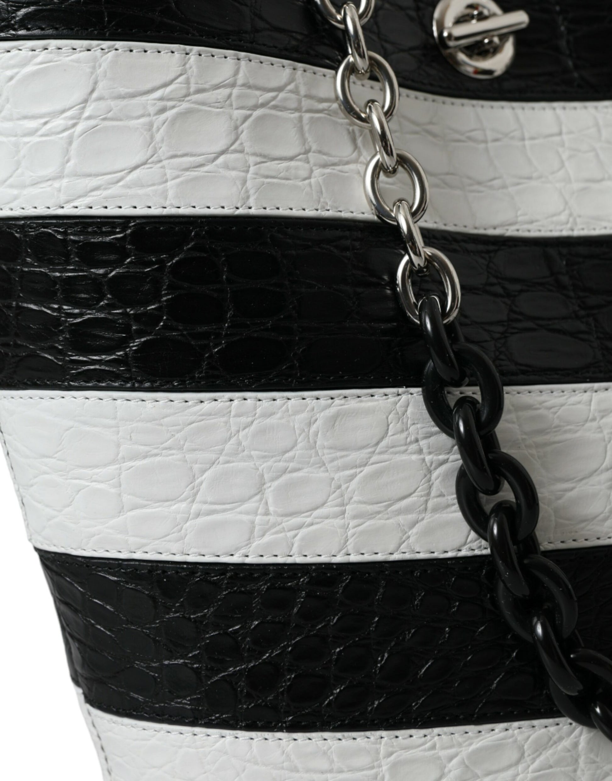Sac seau maxi en cuir de crocodile chic Balenciaga