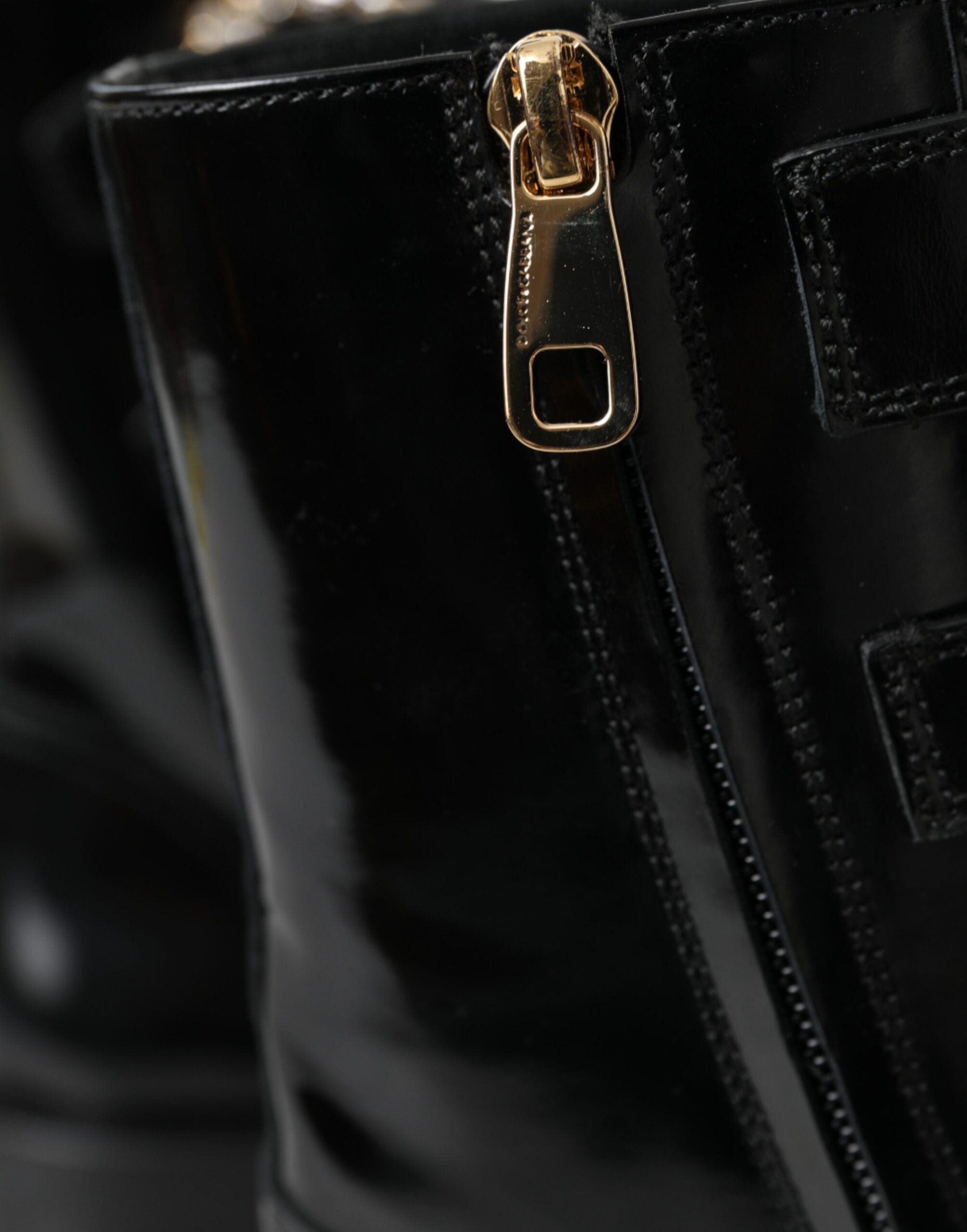 Dolce &amp; Gabbana Schwarze Lederstiefel mit Kristallschnallen