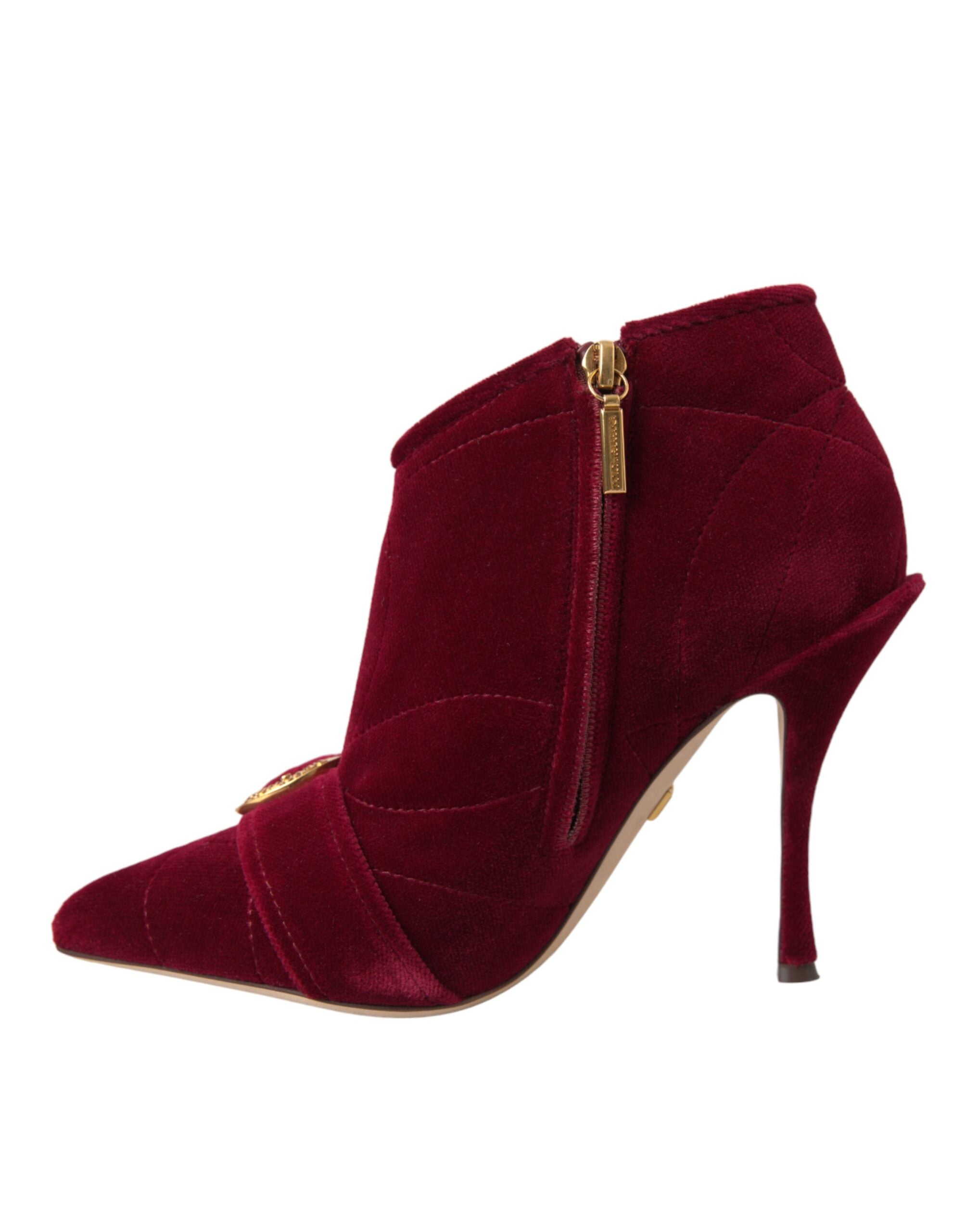 Dolce &amp; Gabbana Dunkelrote Samtstiefeletten mit Schnalle