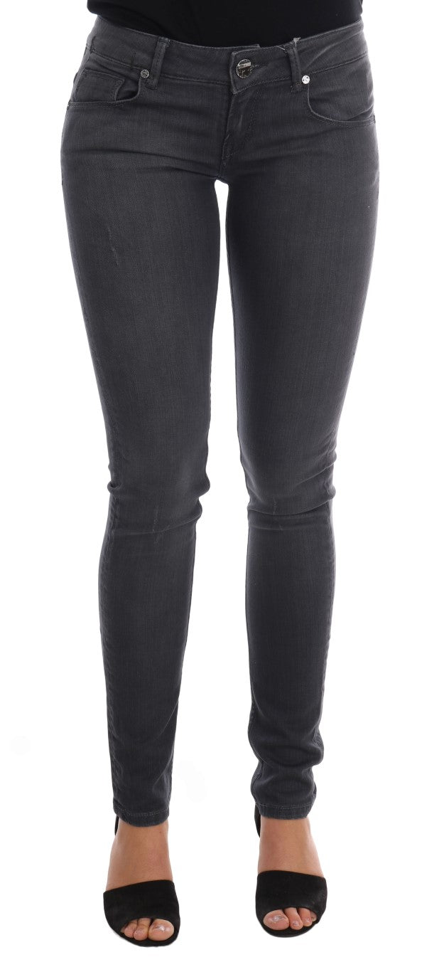 Acht schlanke, graue Designer-Jeans mit schmaler Passform